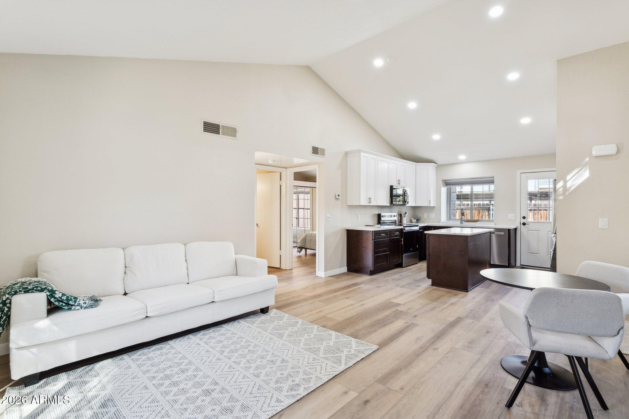 4901 E KELTON Lane 1267