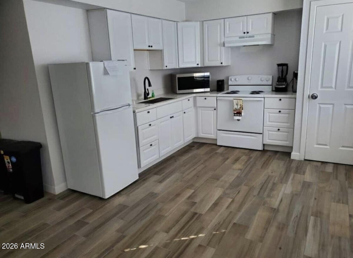 2912 E Roeser Road 1