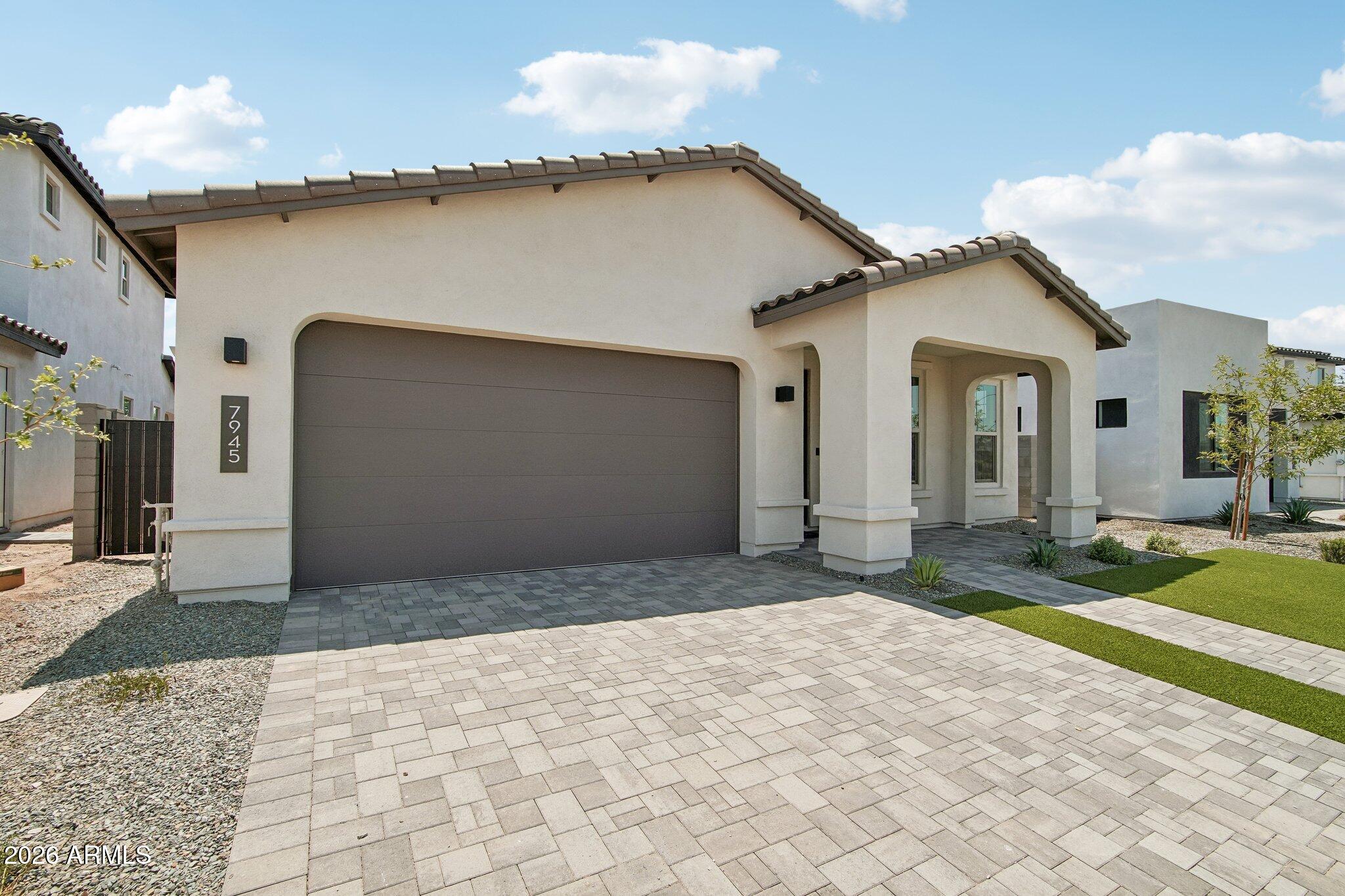 7945 W LOMA Lane