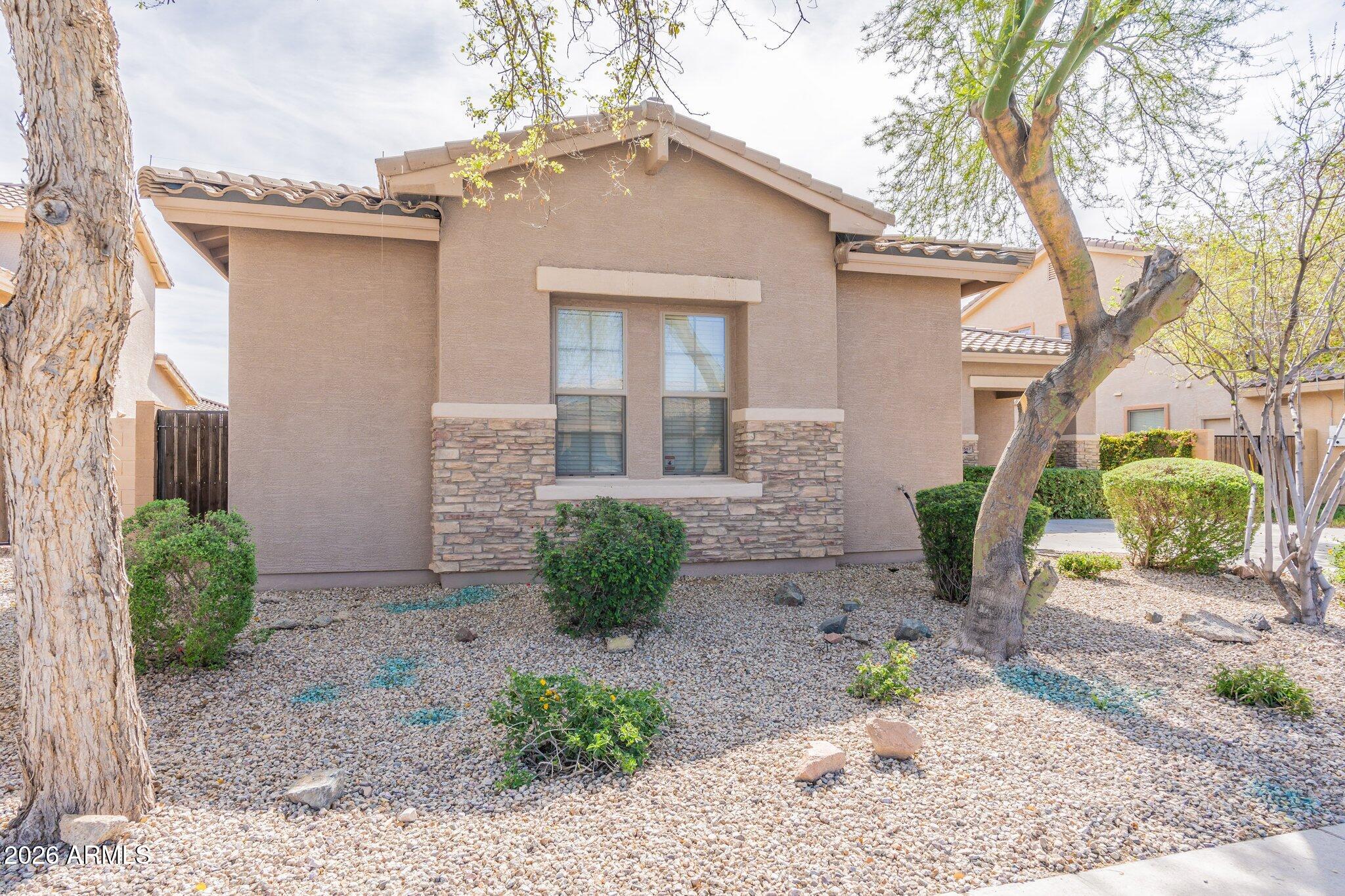 2567 E SAN ISIDO Trail