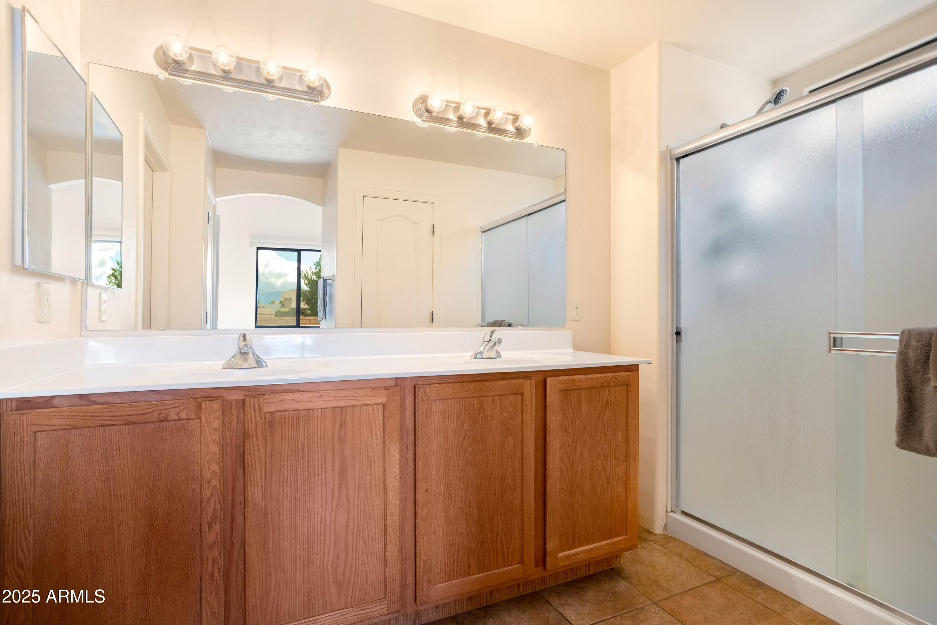 LEGENDS VALIENTE 2 - Residential