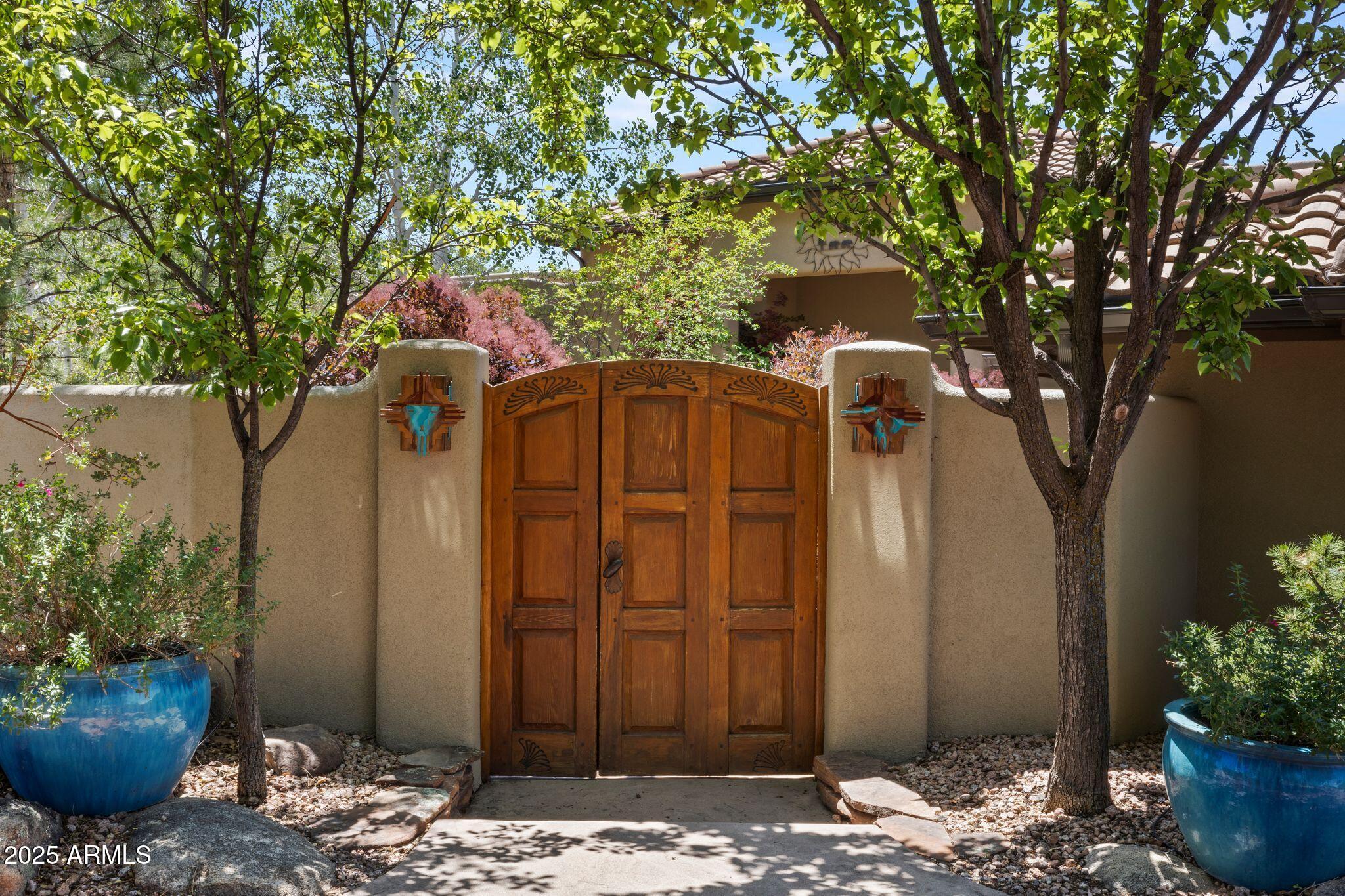2316 W Mountain Oak Road