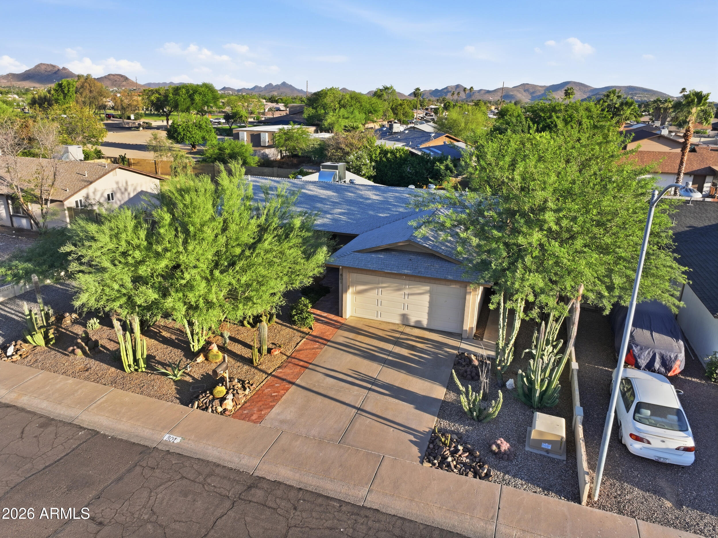 801 W MICHELLE Drive