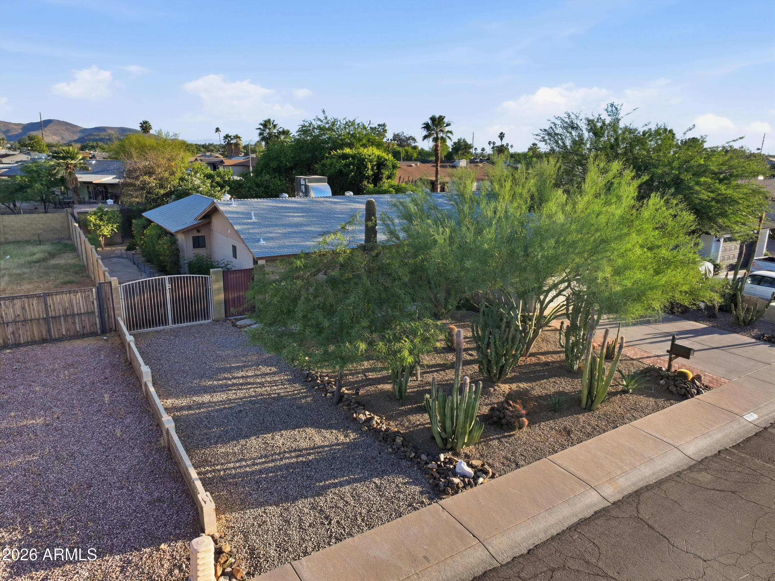 801 W MICHELLE Drive