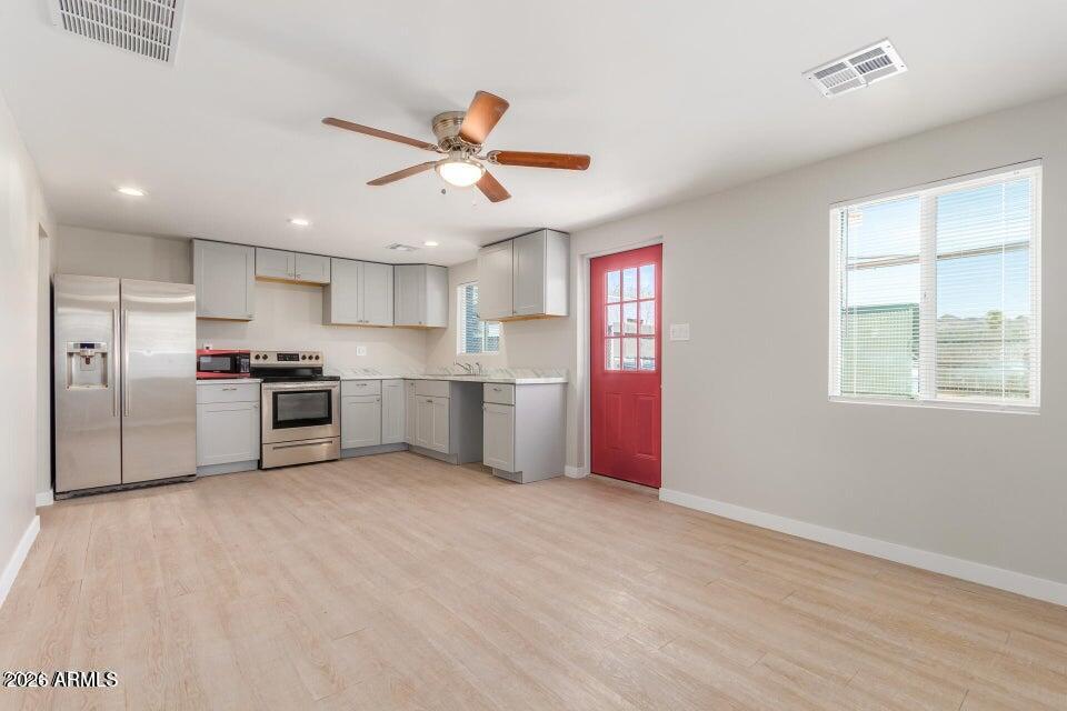 9424 N 2ND Place