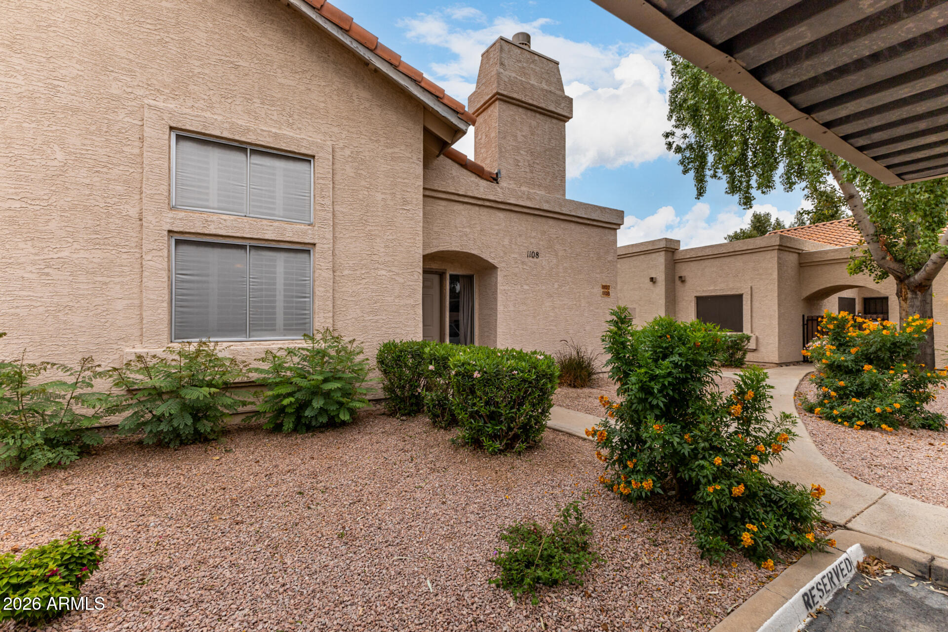 2019 W LEMON TREE Place 1108