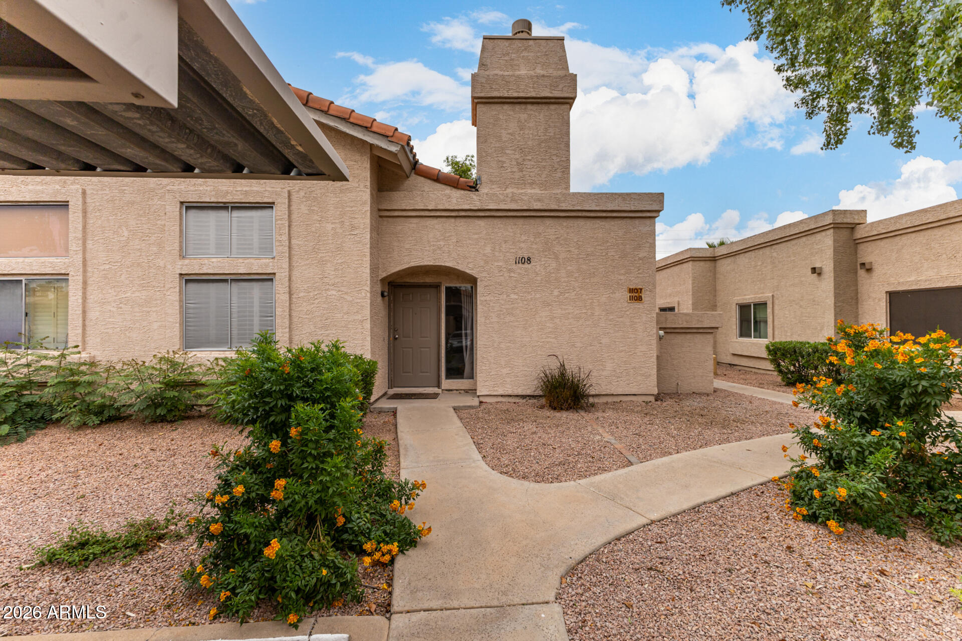 2019 W LEMON TREE Place 1108