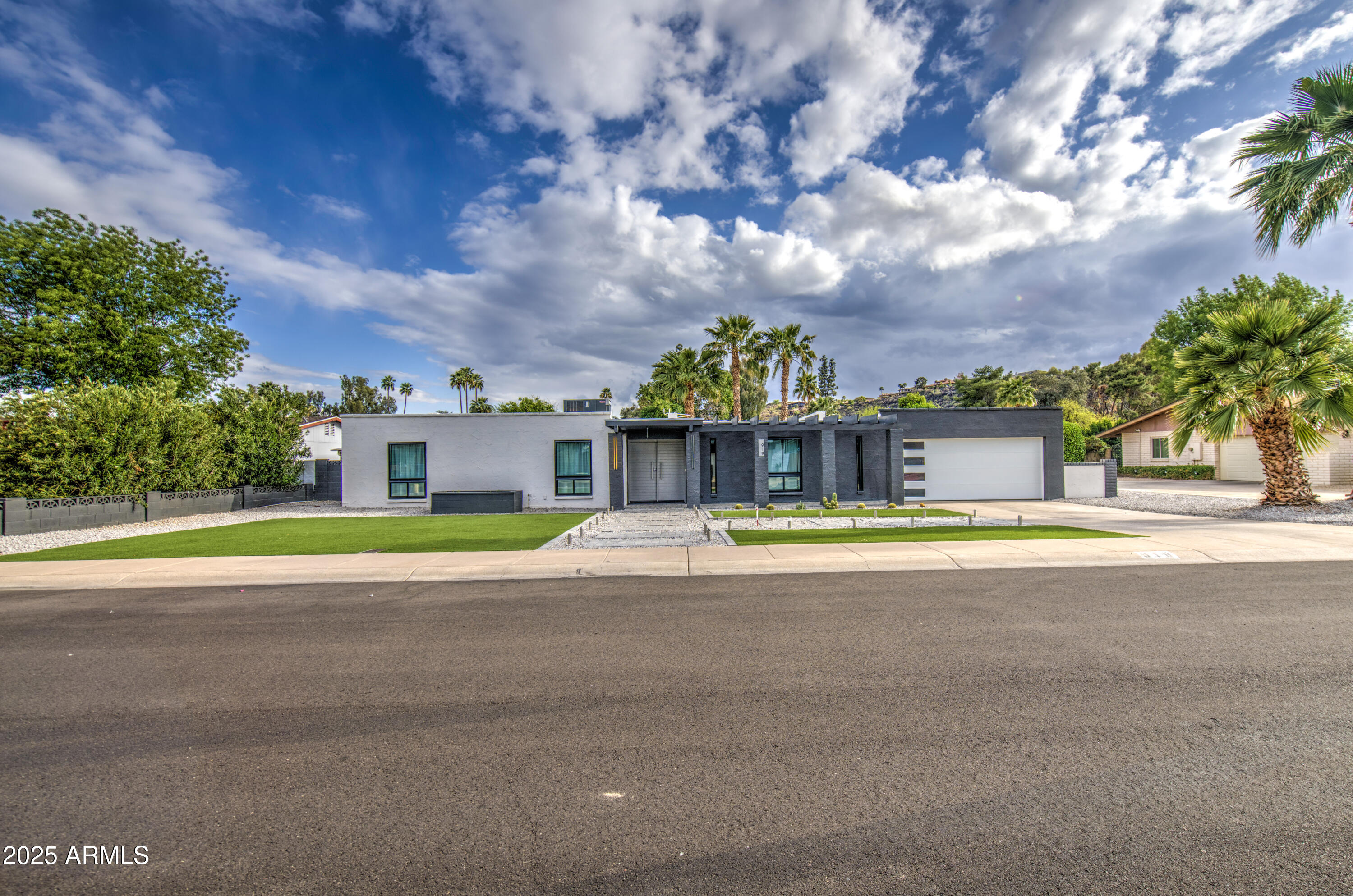 919 W PORT ROYALE Lane