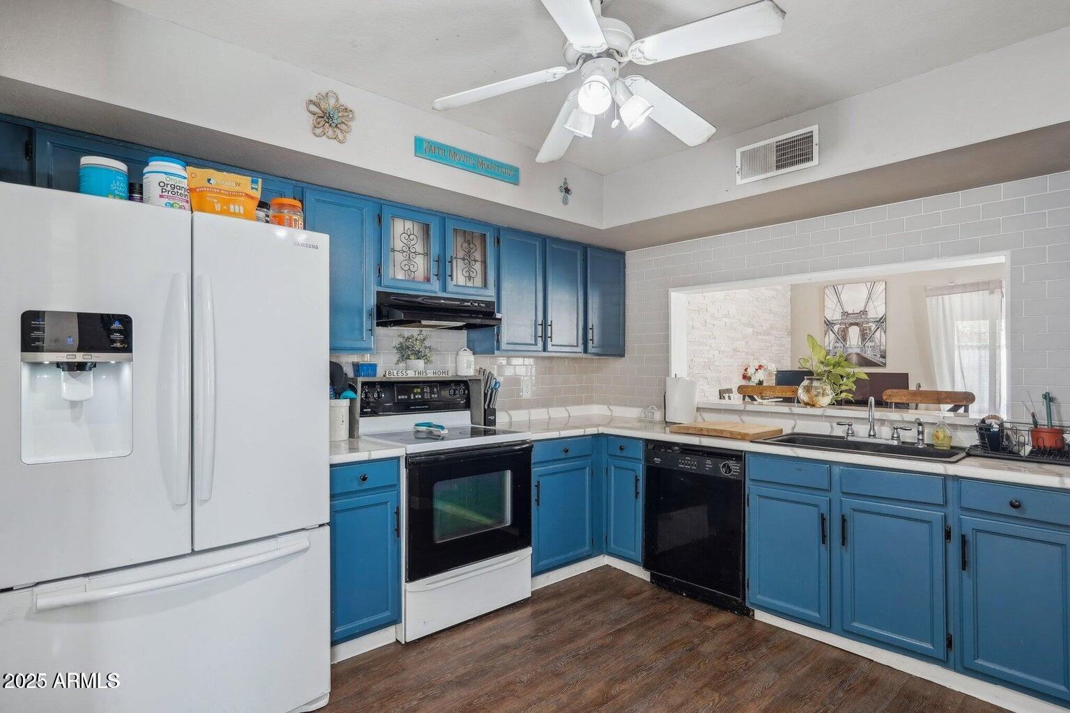 3732 W BLUEFIELD Avenue