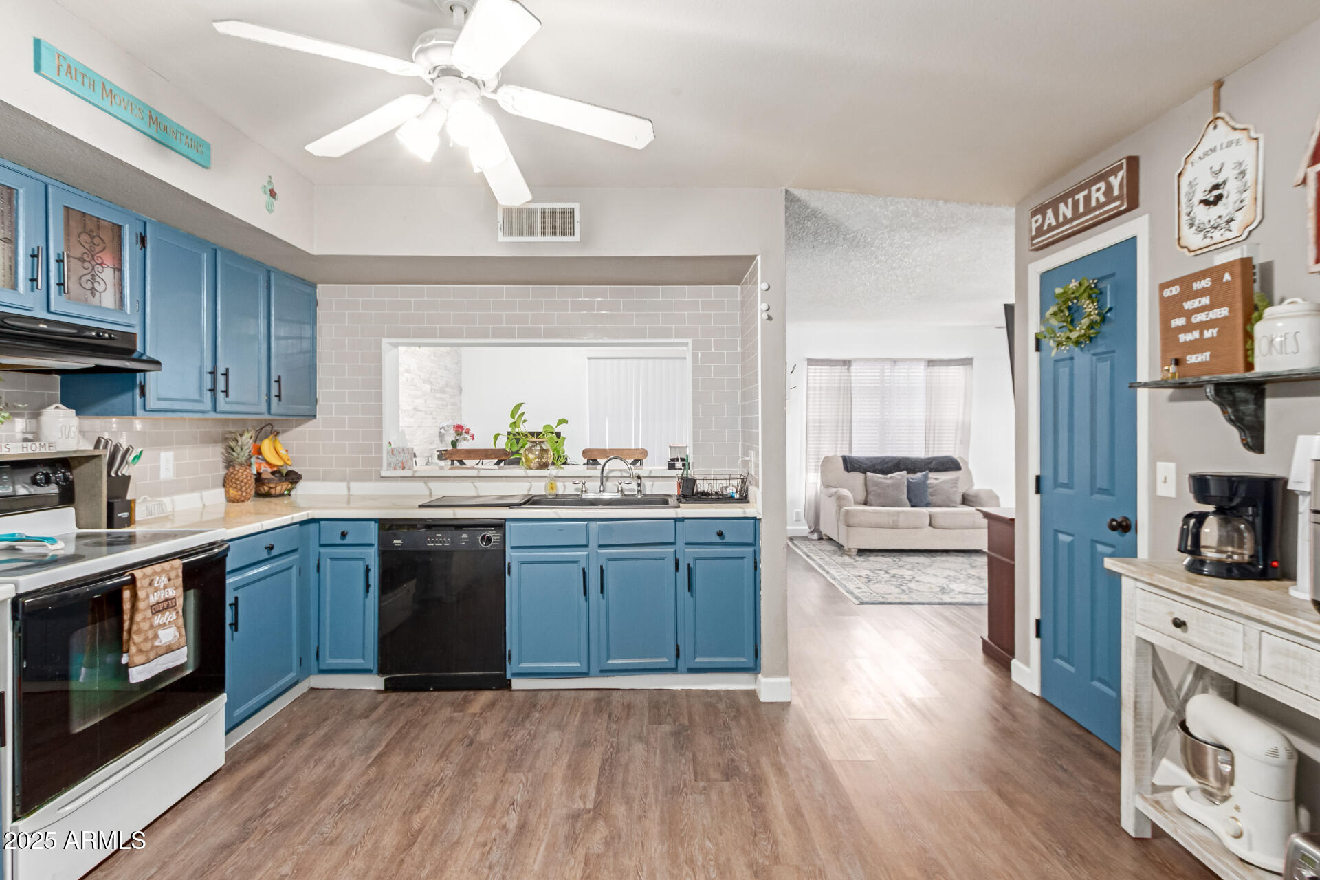 3732 W BLUEFIELD Avenue