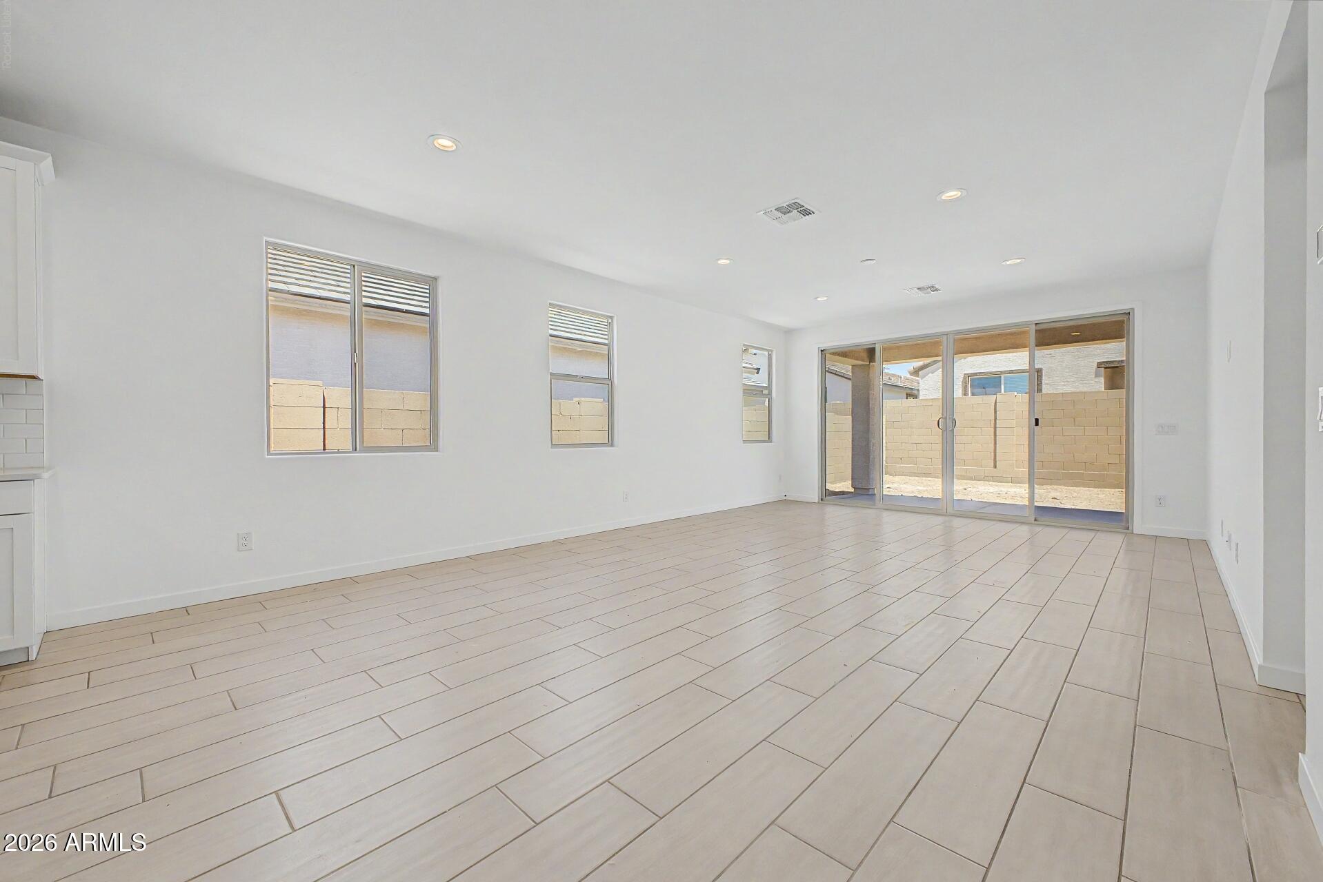 8046 W GRANADA Road