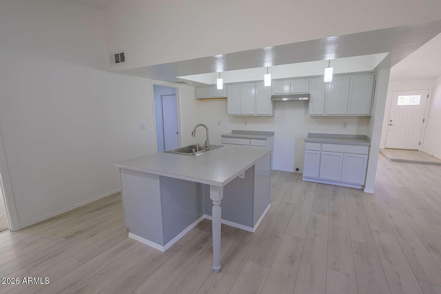 607 W LOS LAGOS VISTA Avenue