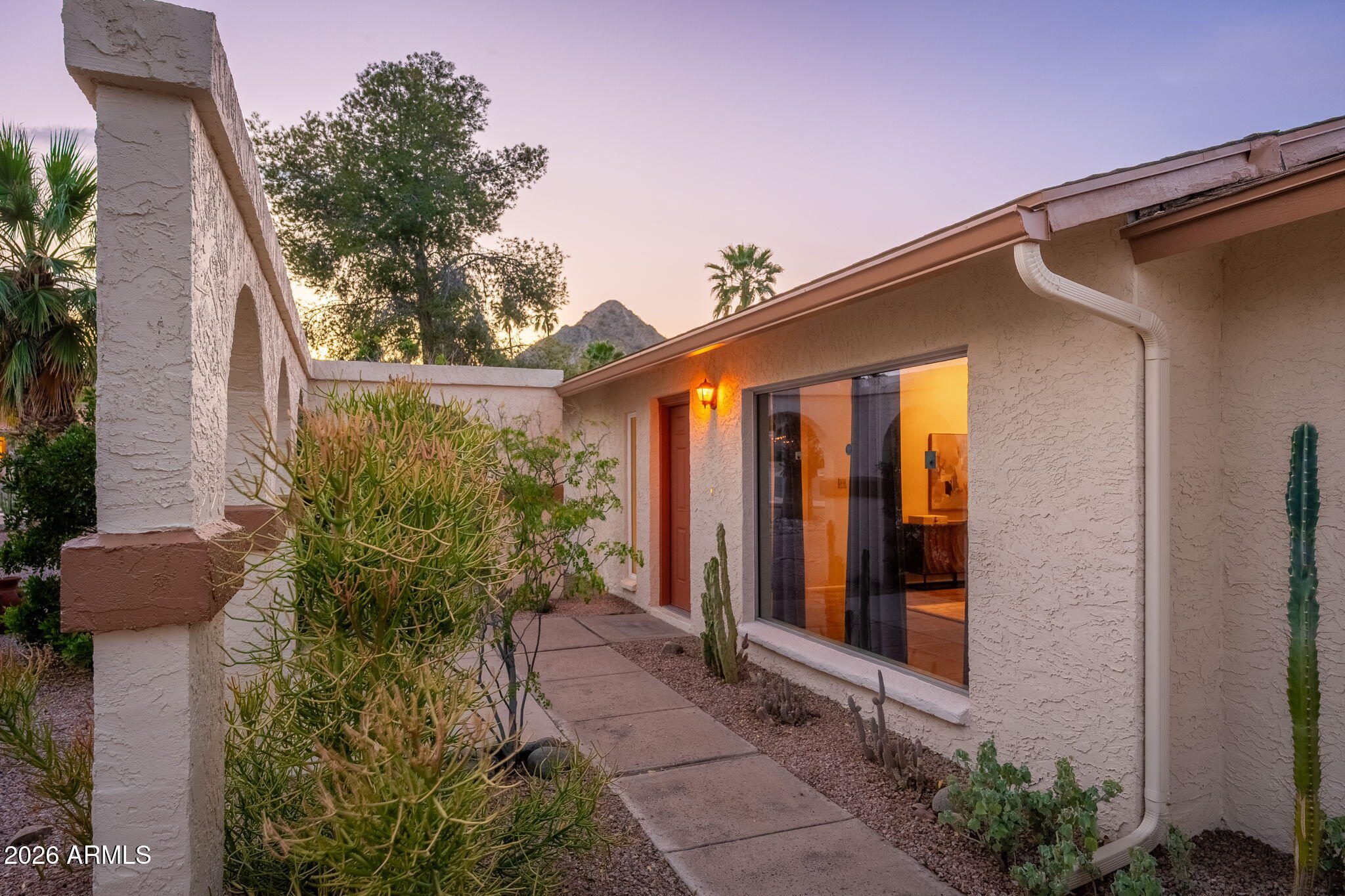 2346 E MESCAL Street