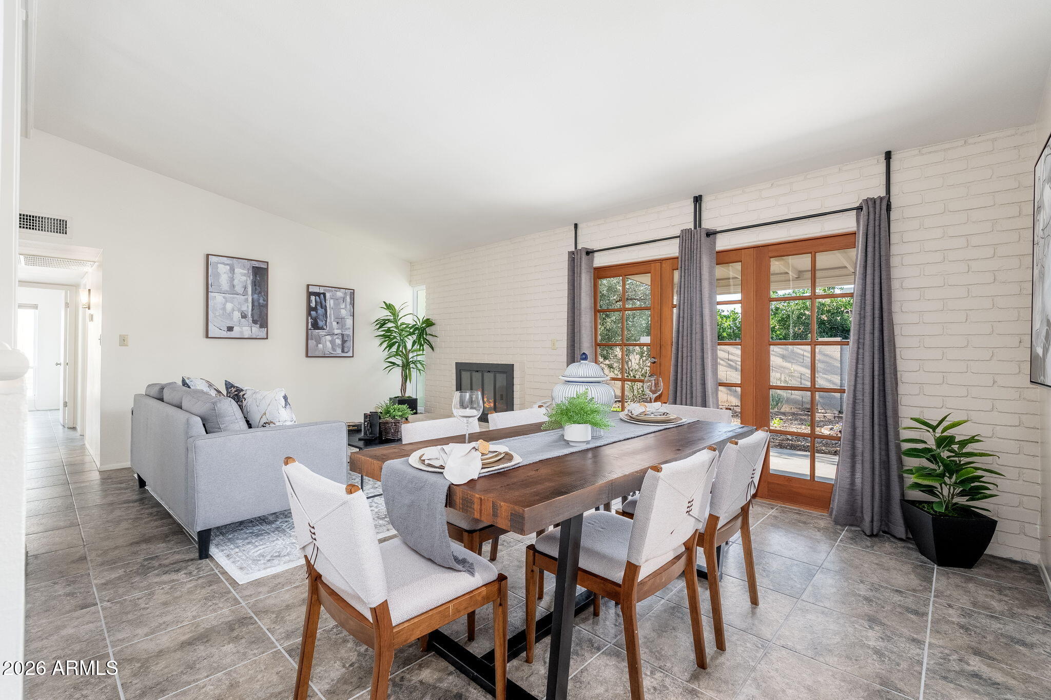 2346 E MESCAL Street