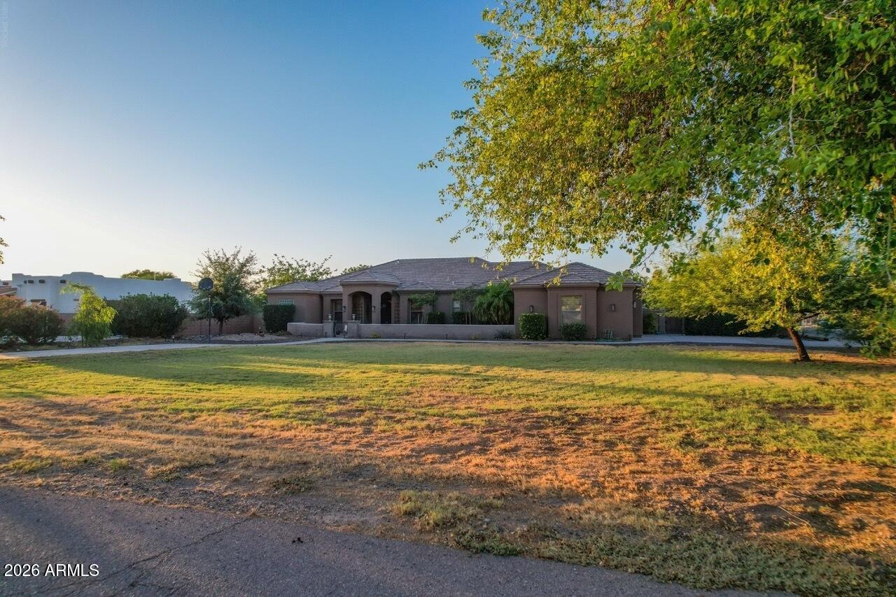 3982 E SUNNYDALE Drive