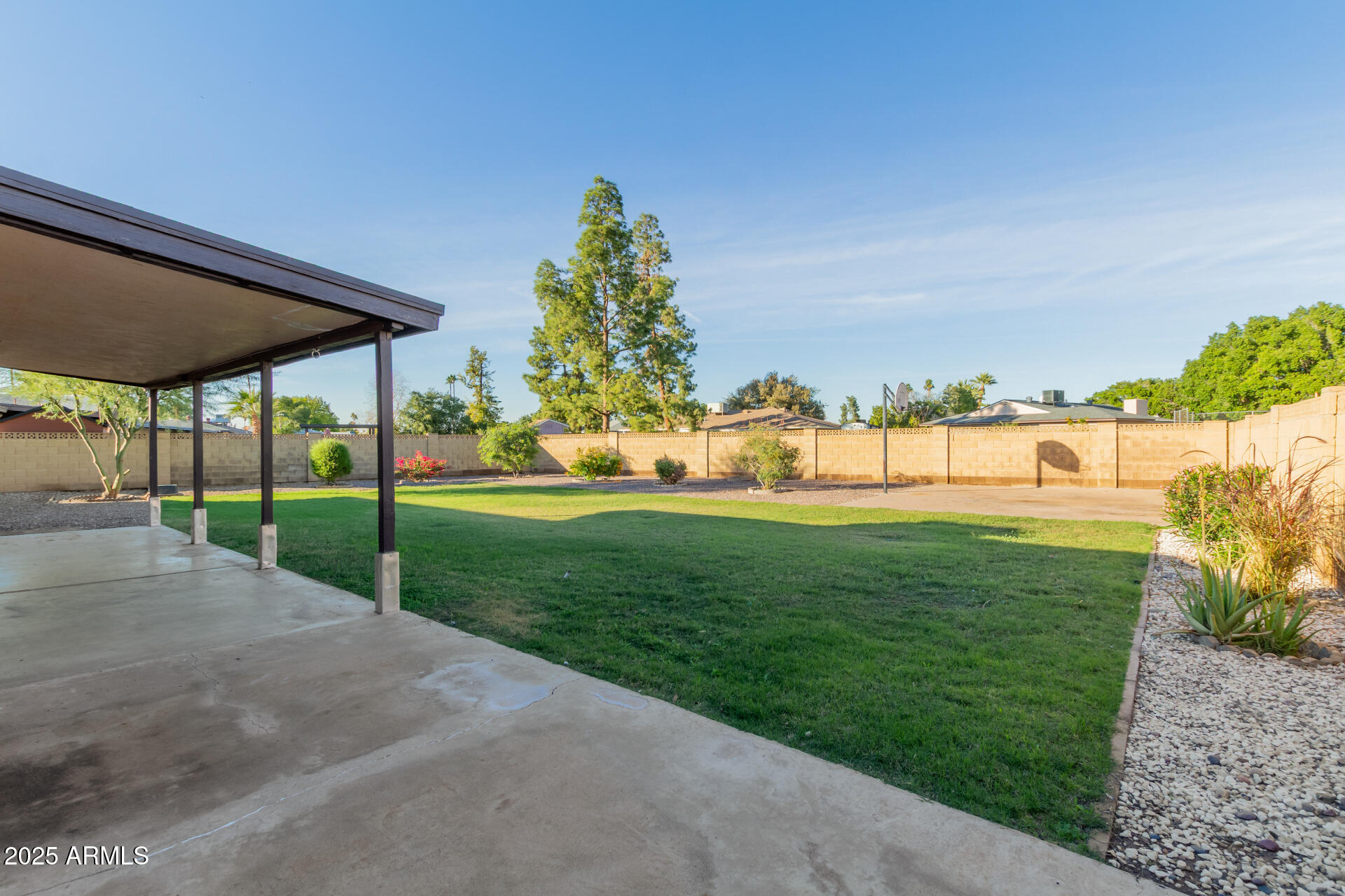 1046 E CARMEN Street