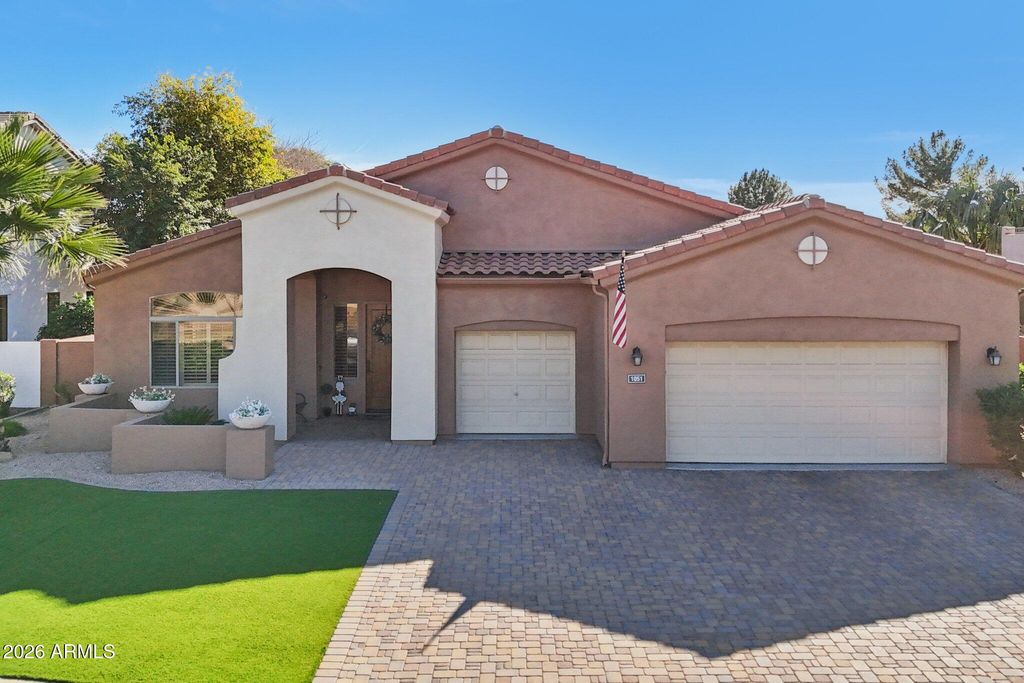 Photo of 1051 W Sierra Madre Avenue, Gilbert, AZ 85233 (MLS # 6970640)
