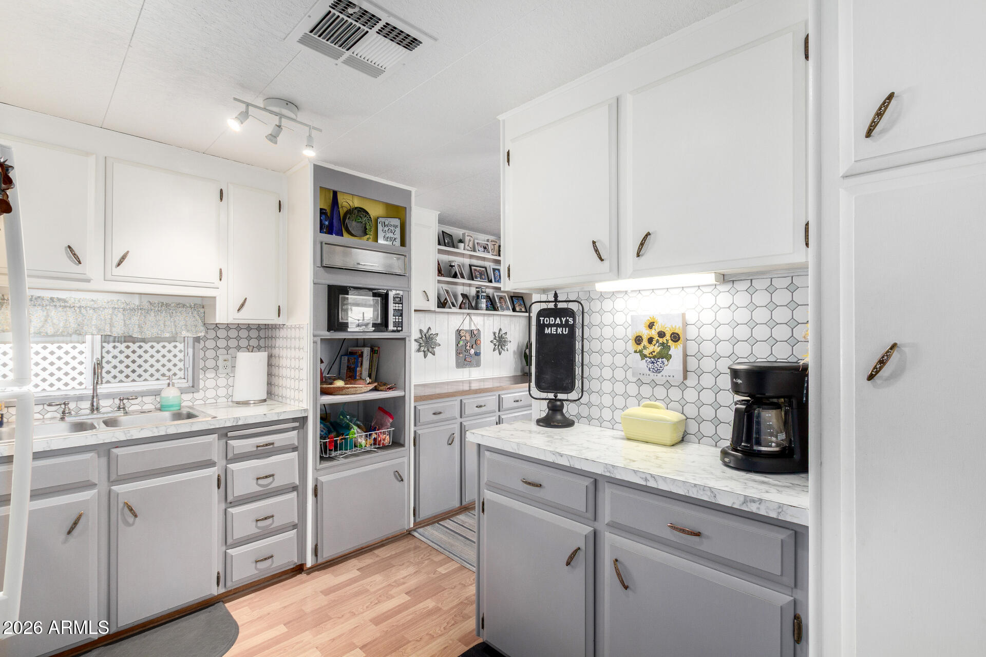 800 W APACHE Trail 93