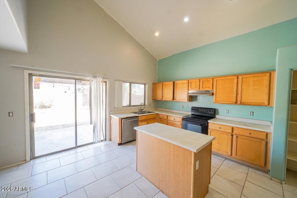 12682 W FLOWER Street