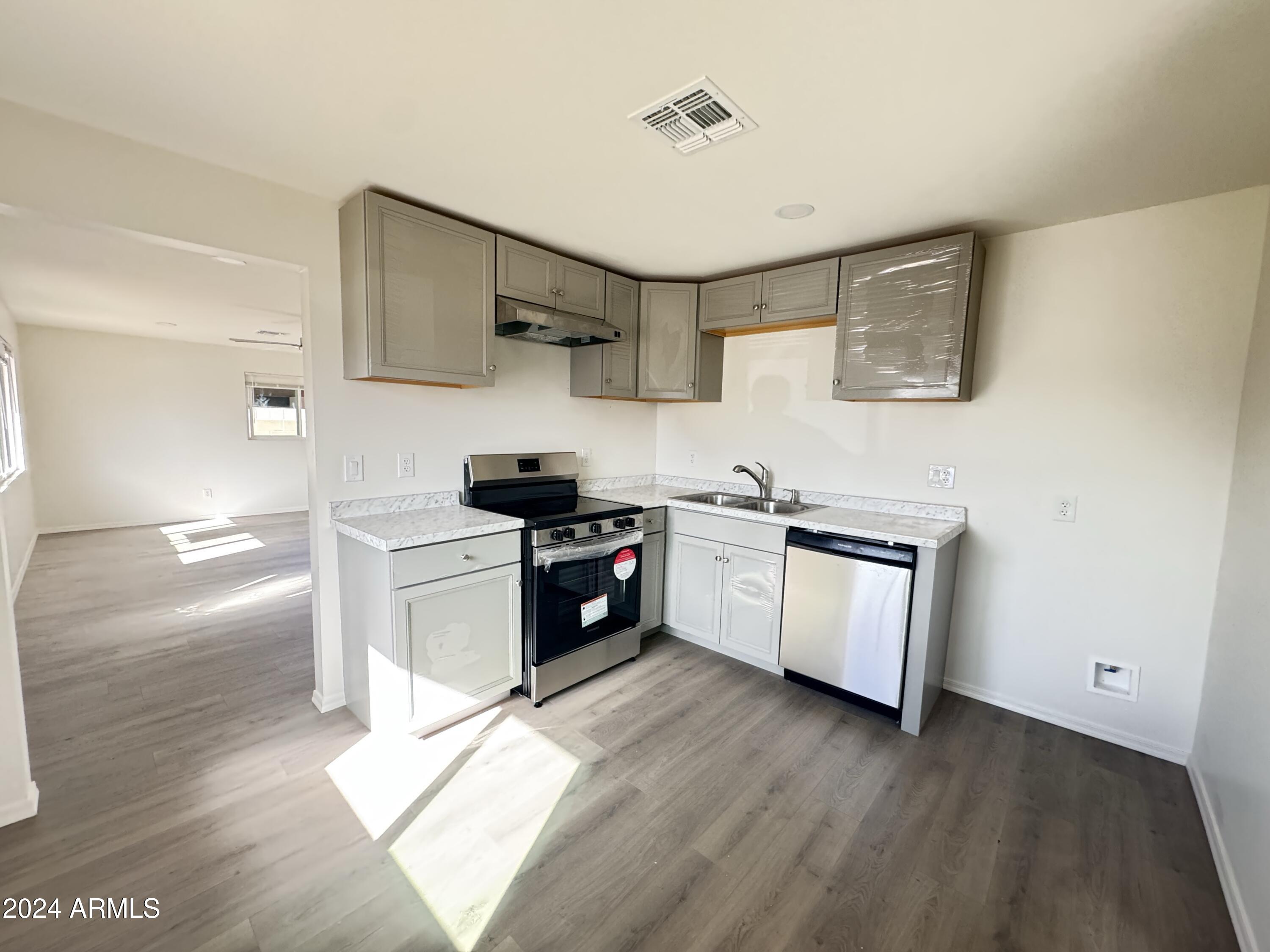 2724 W HIGHLAND Avenue