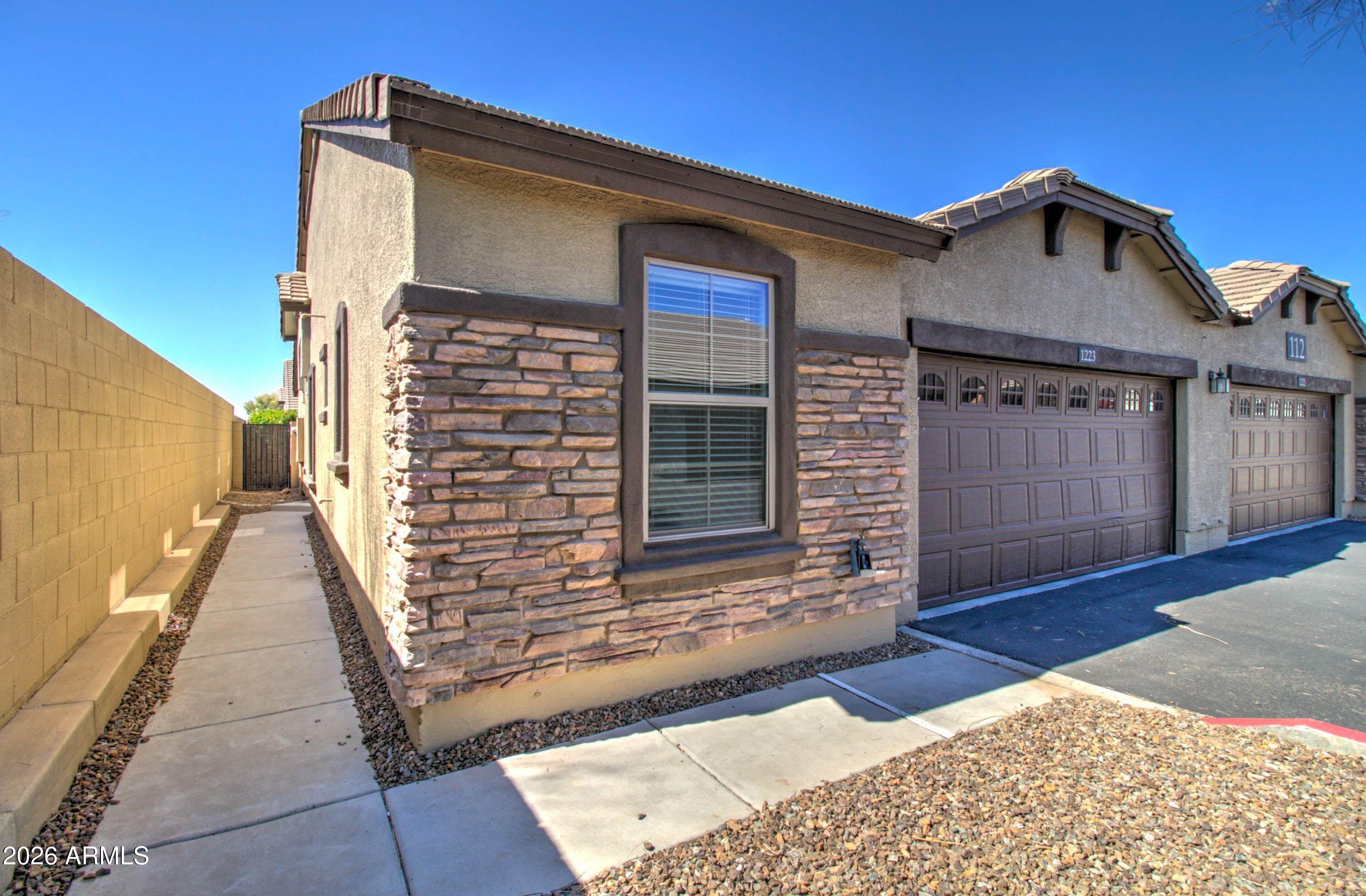 2725 E Mine Creek Road 1223