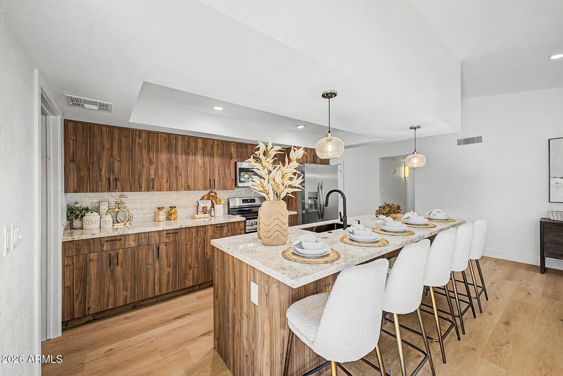 715 W LAGUNA AZUL Avenue