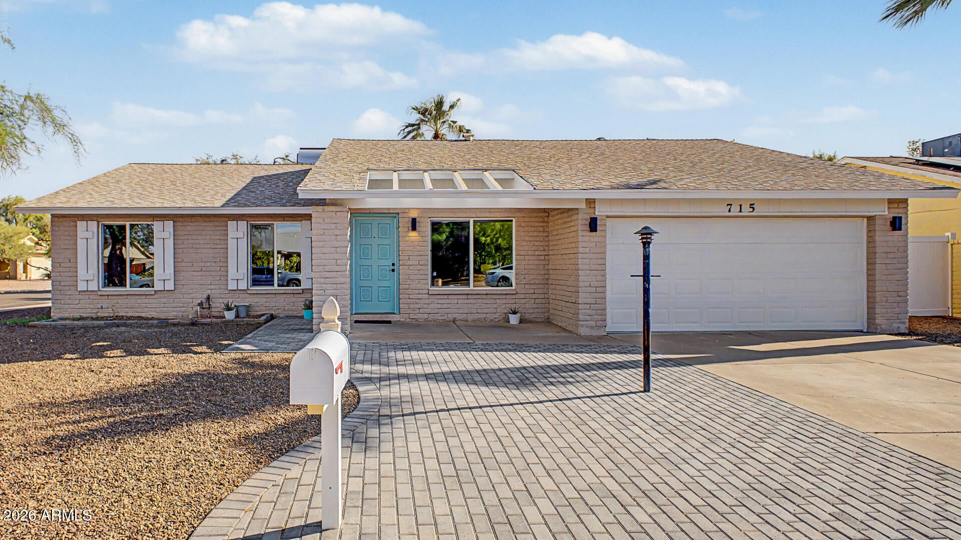 715 W LAGUNA AZUL Avenue
