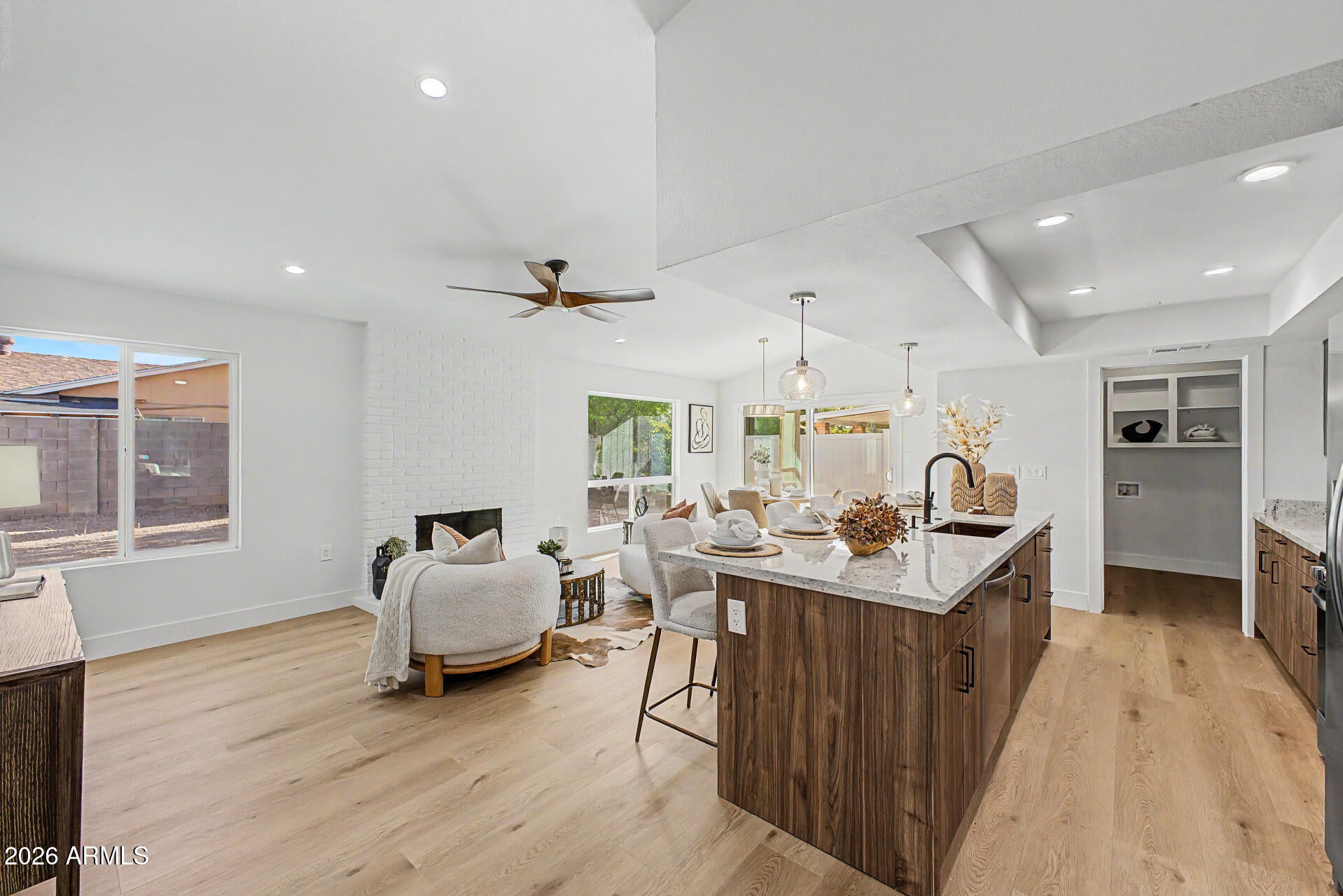 715 W LAGUNA AZUL Avenue