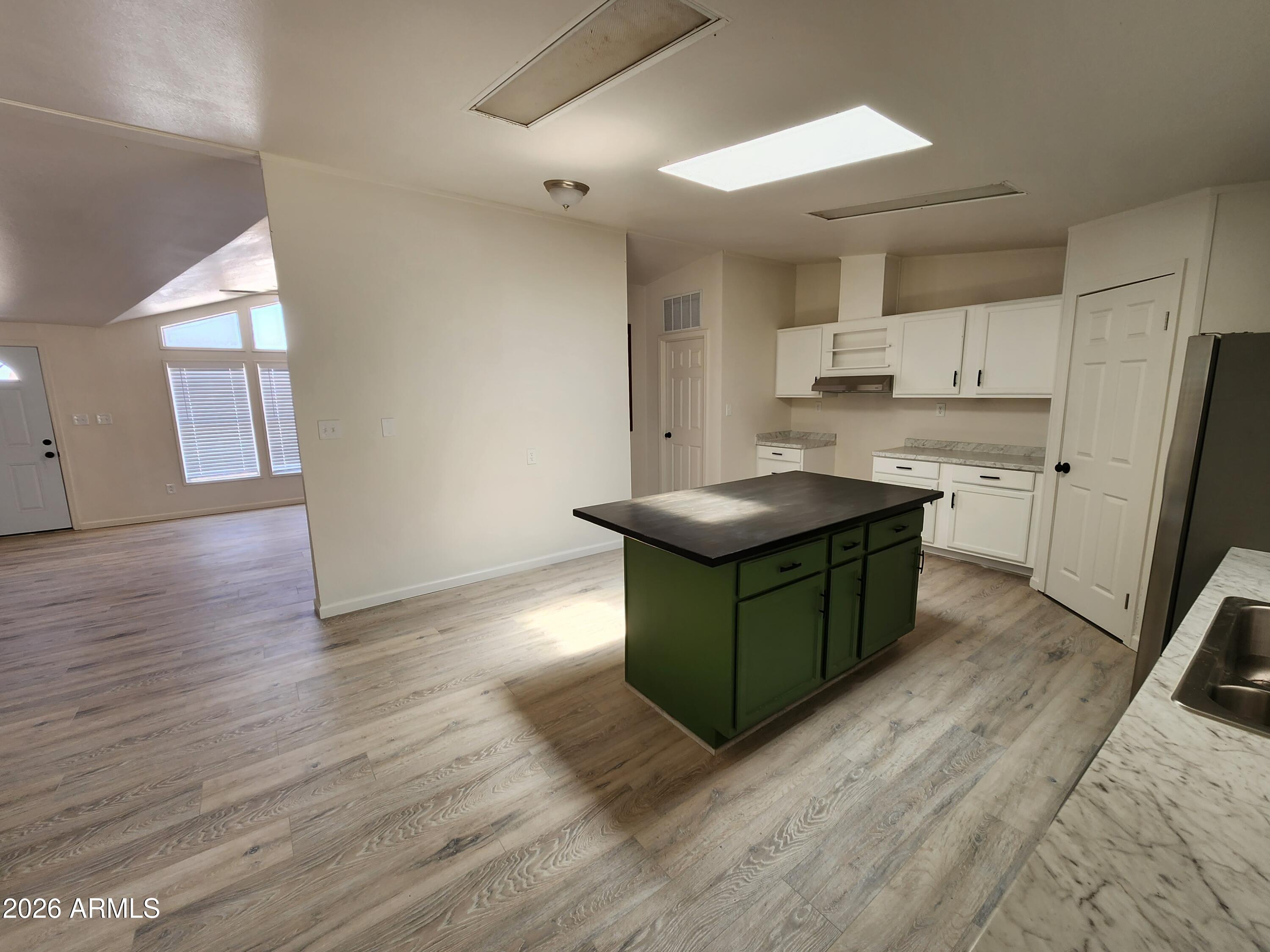 6870 N SYLVESTER Lane