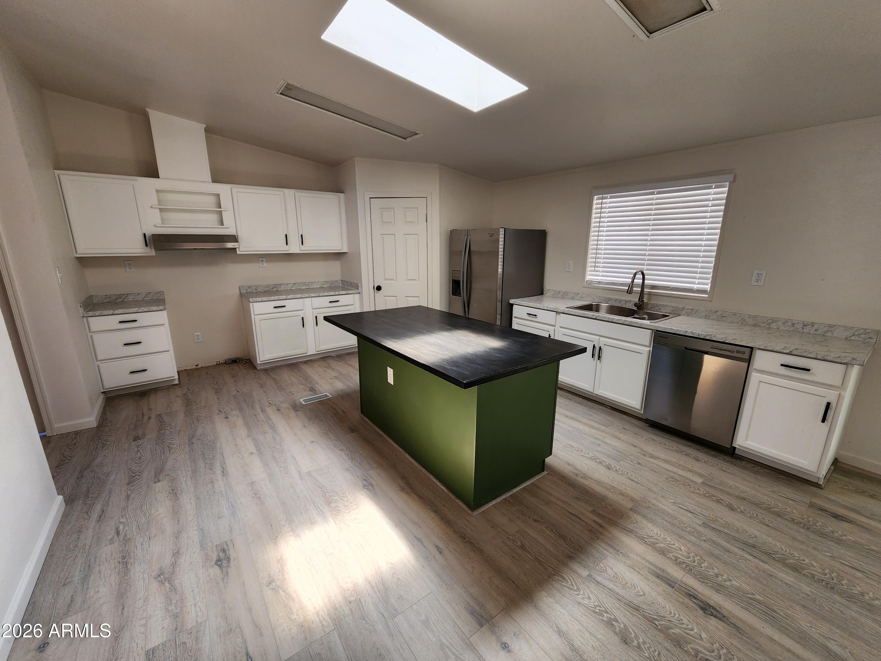 6870 N SYLVESTER Lane