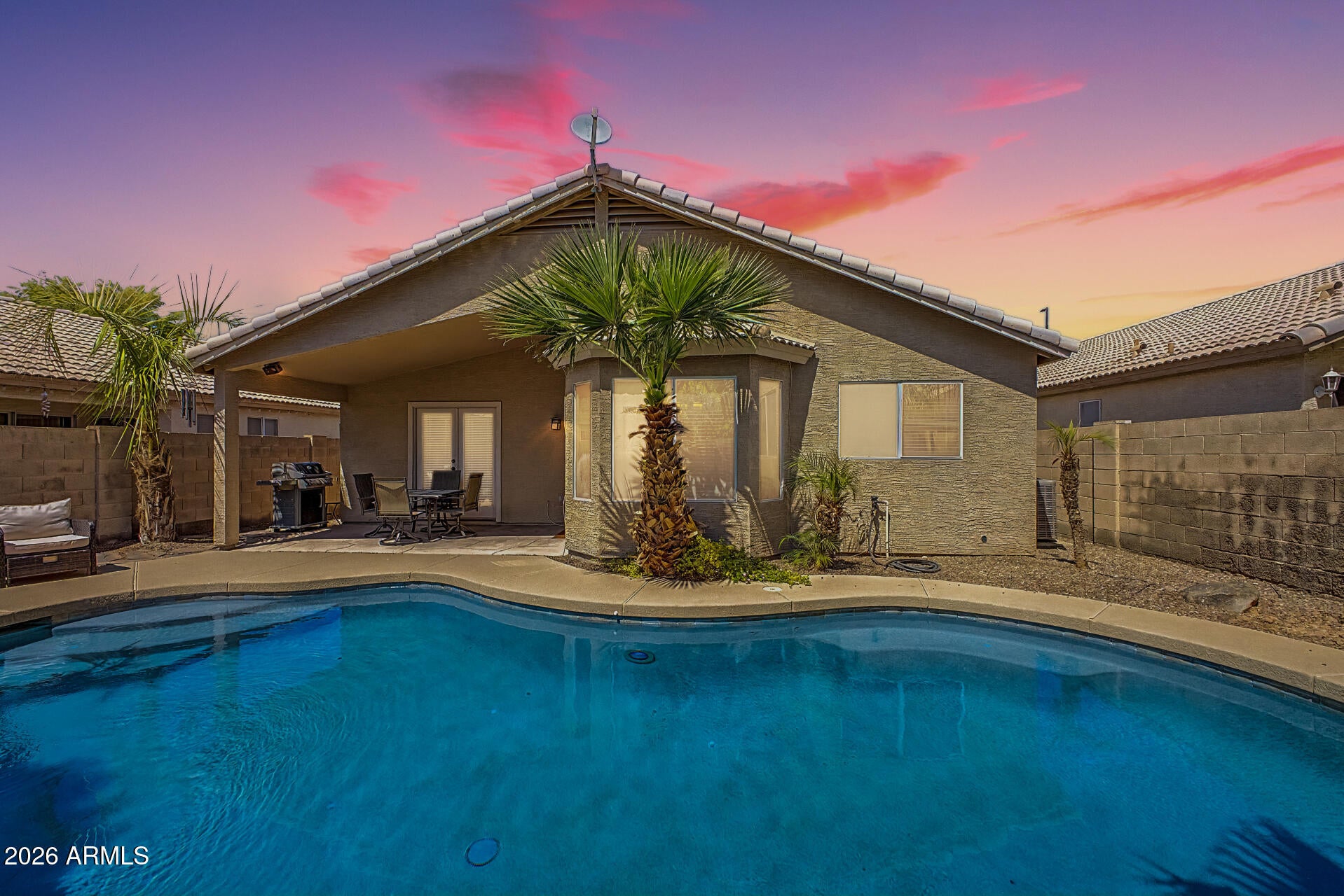 173 W SMOKE TREE Road