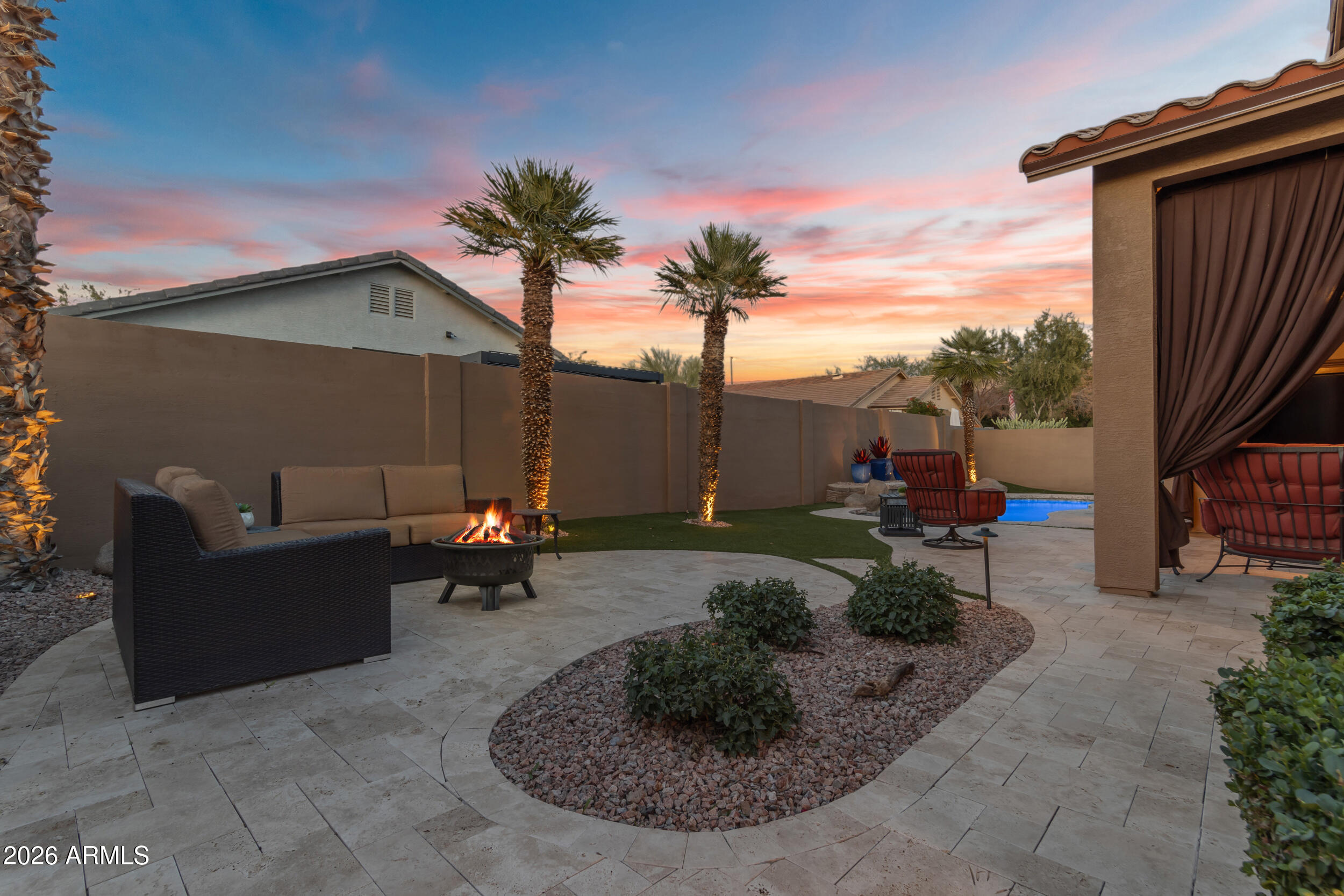 1452 E OAKLAND Street