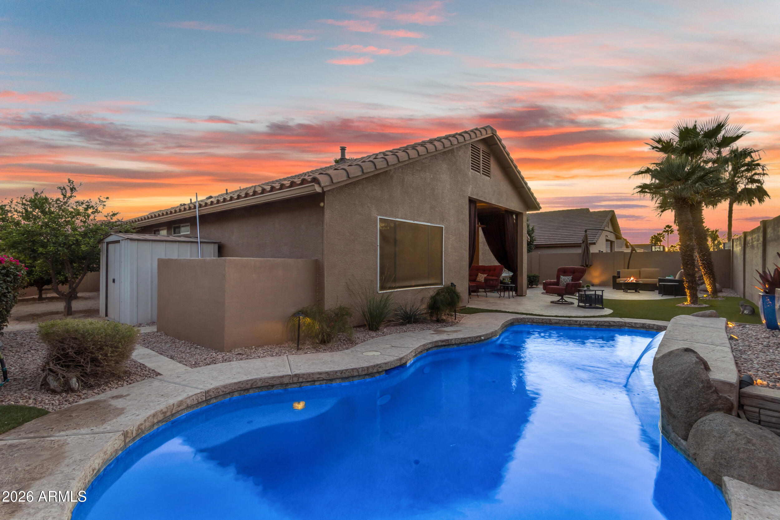 1452 E OAKLAND Street