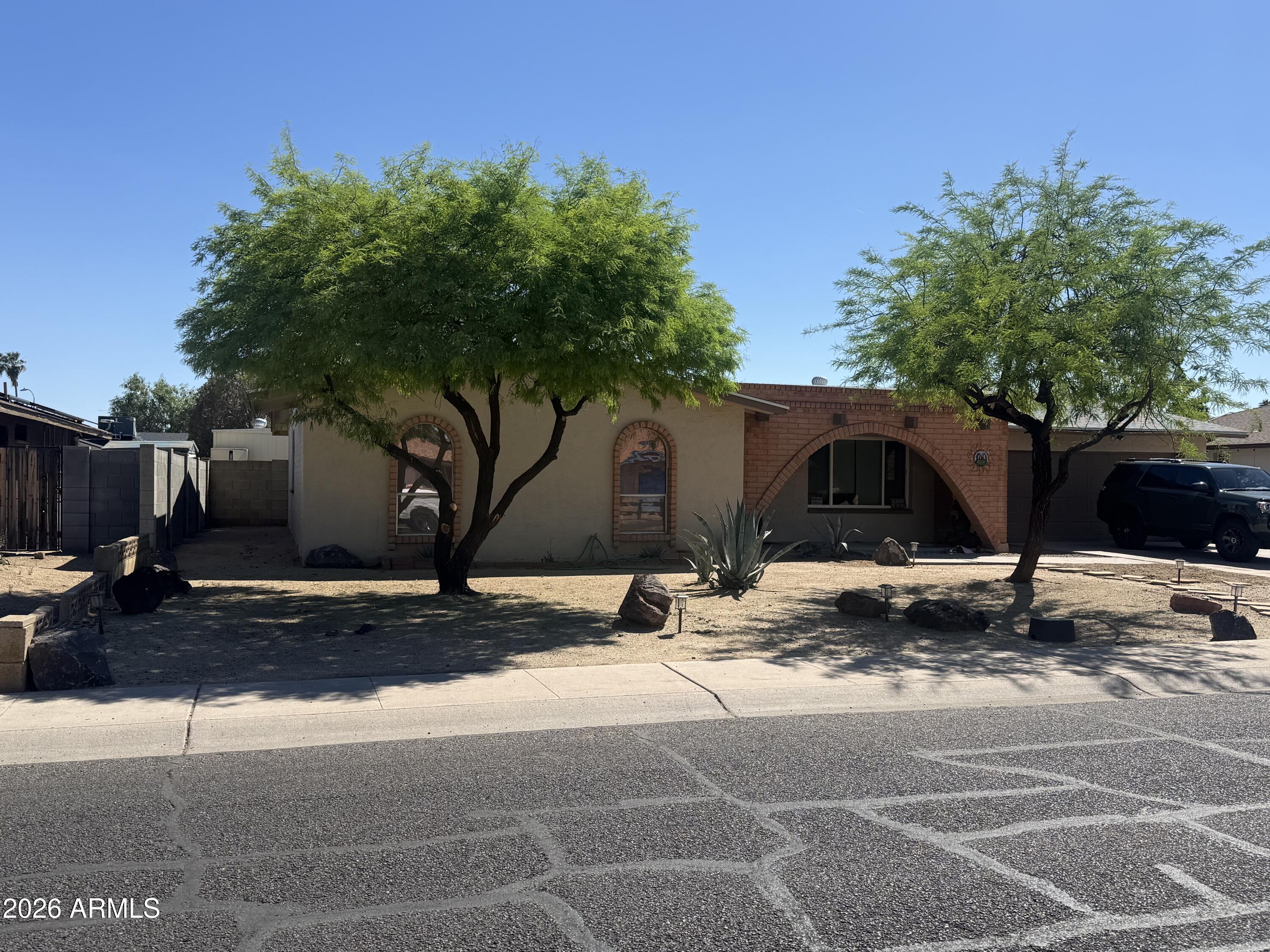 2909 W PALMAIRE Avenue