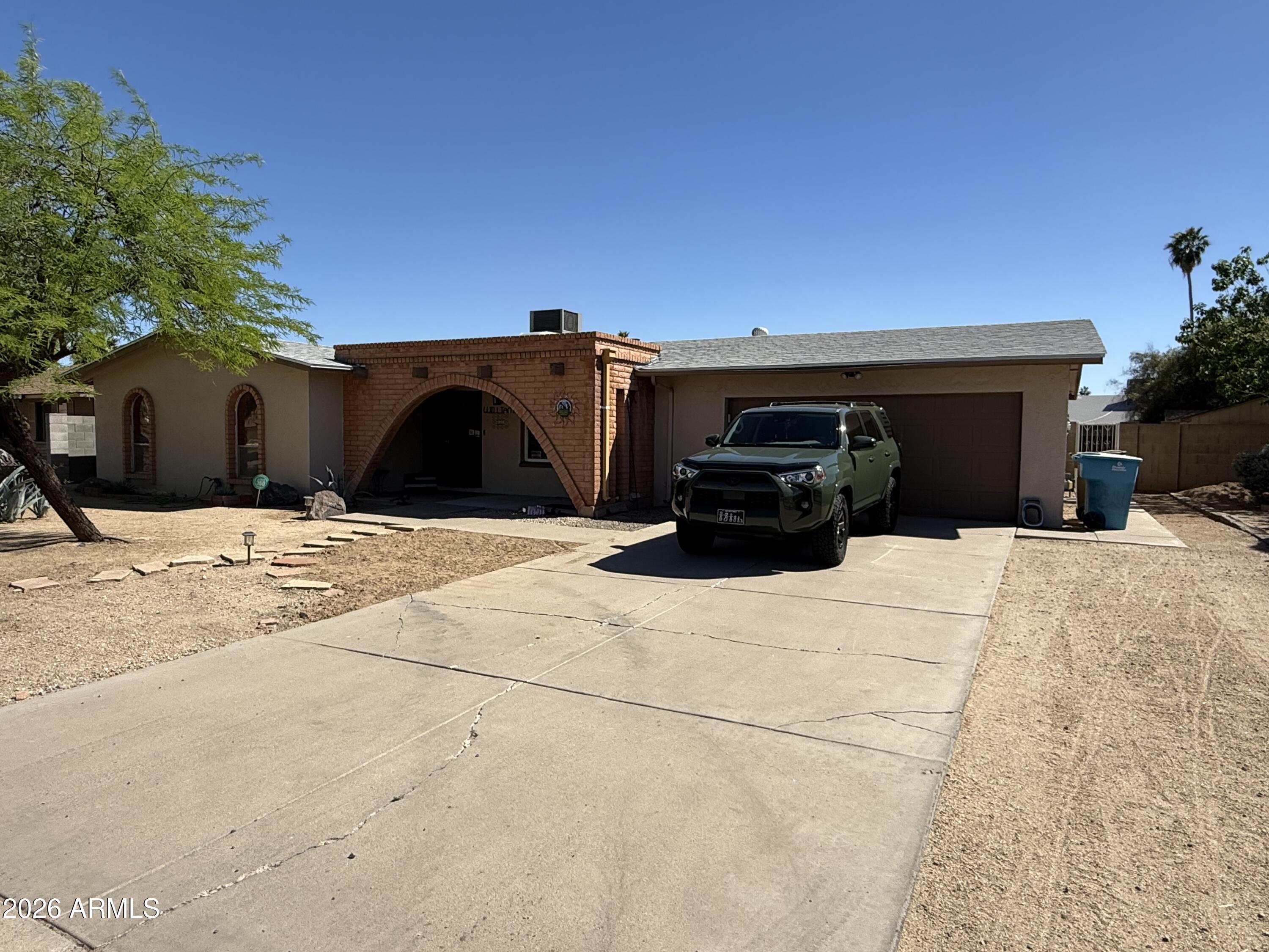 2909 W PALMAIRE Avenue