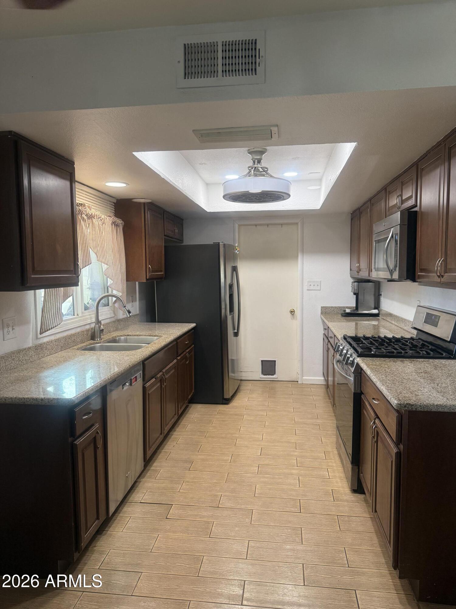 2909 W PALMAIRE Avenue