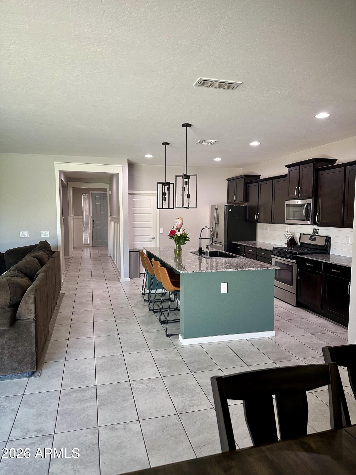 1041 W GLEN CANYON Drive