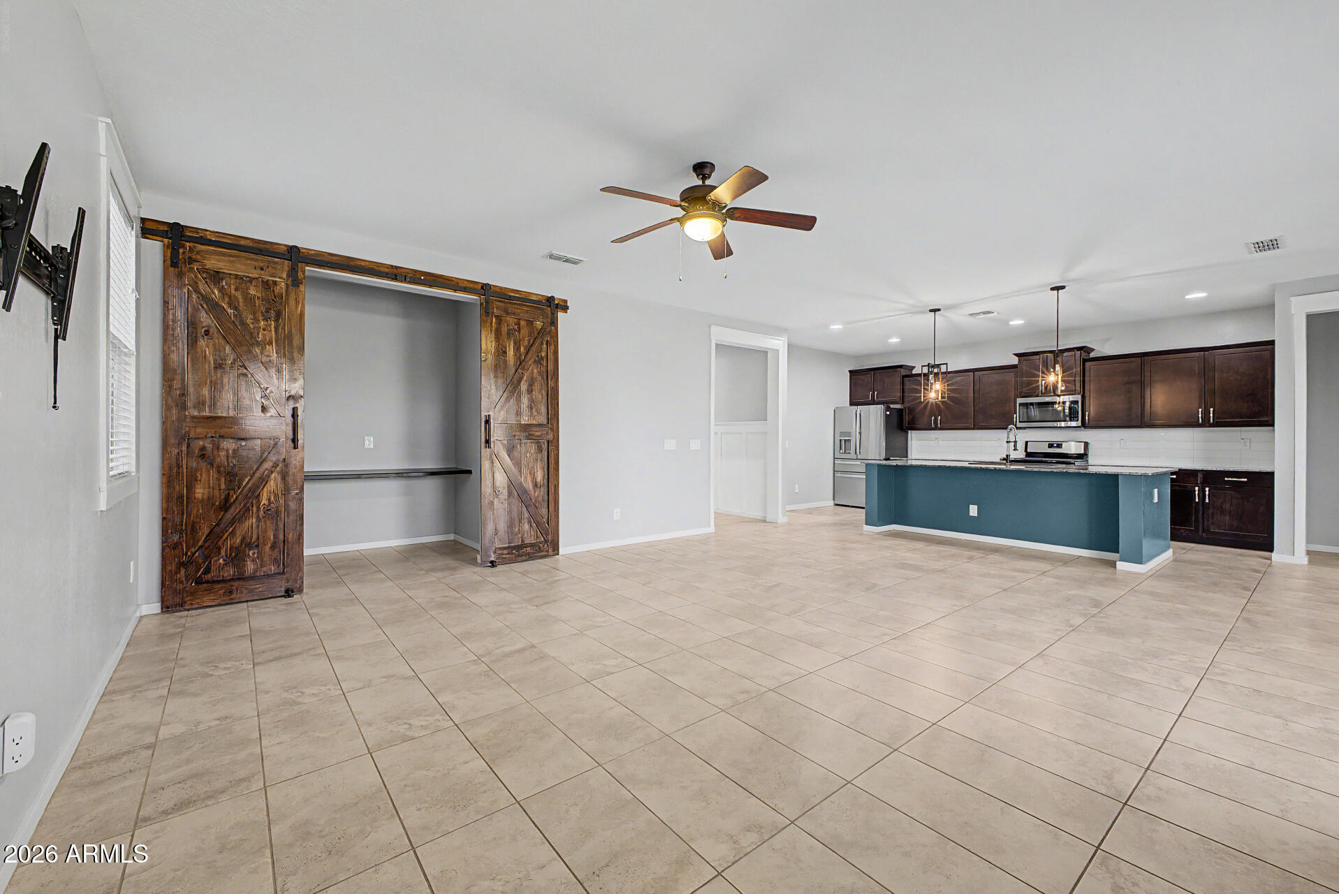 1041 W GLEN CANYON Drive