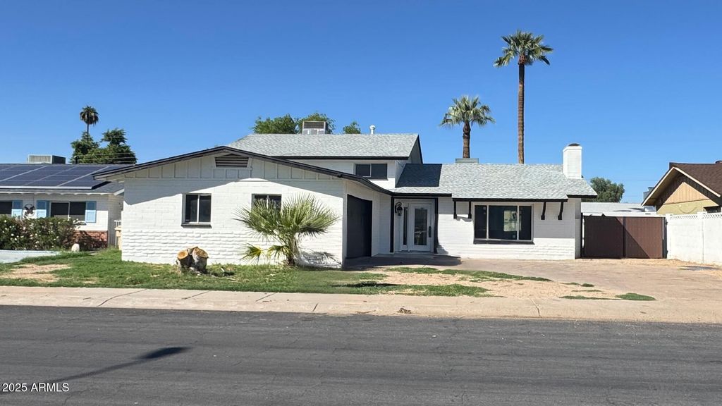 Photo of 4316 W Rose Lane, Glendale, AZ 85301 (MLS # 6930448)