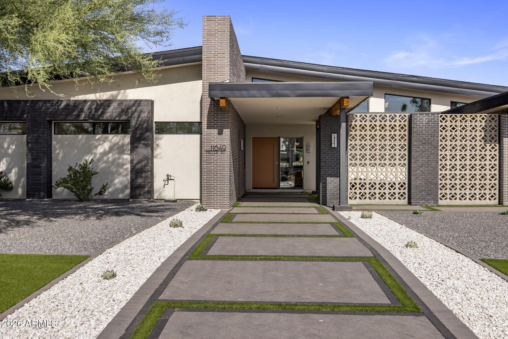 11649 N MILLER Road