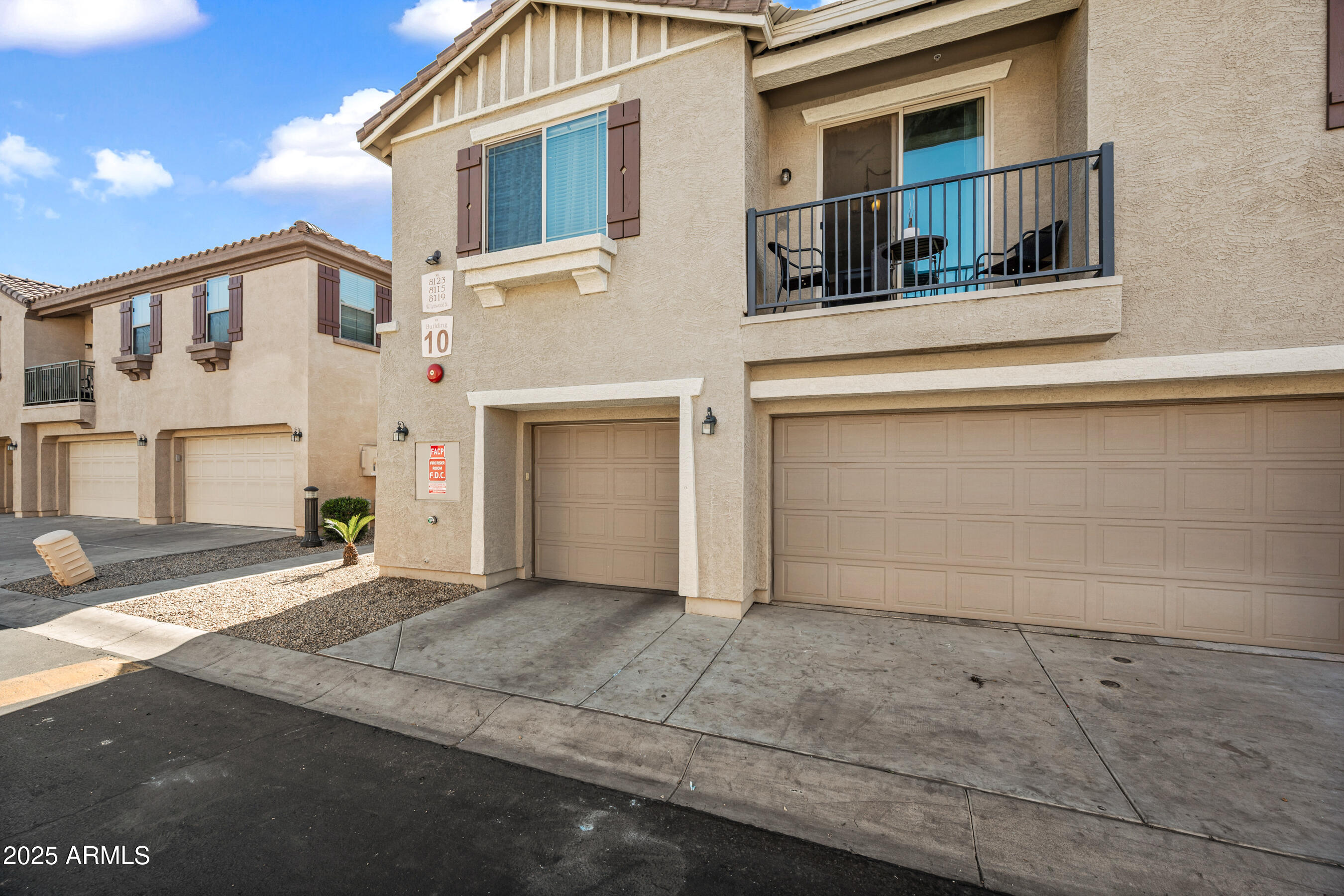 8115 W LYNWOOD Street