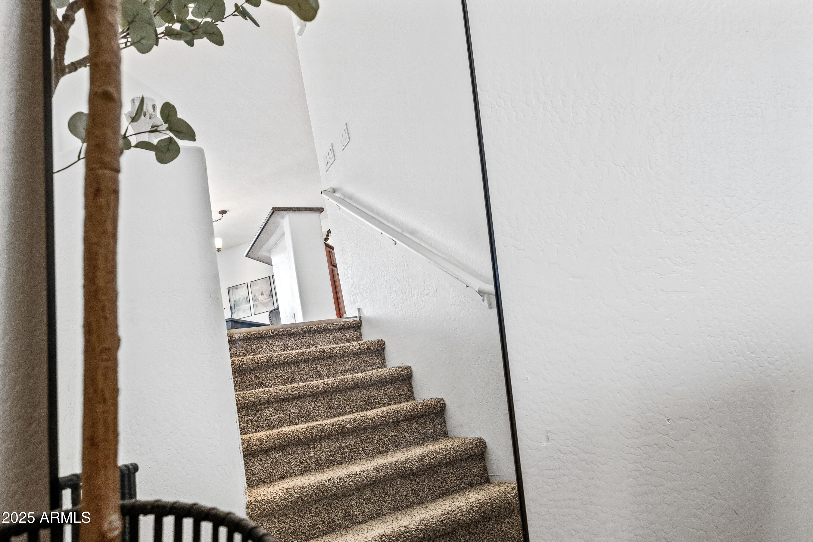 8115 W LYNWOOD Street