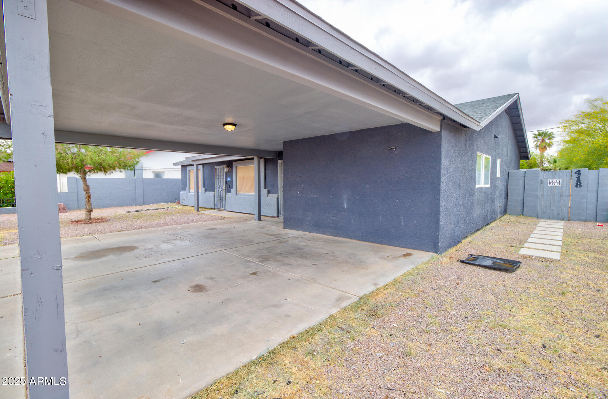 418 E 5TH Street
