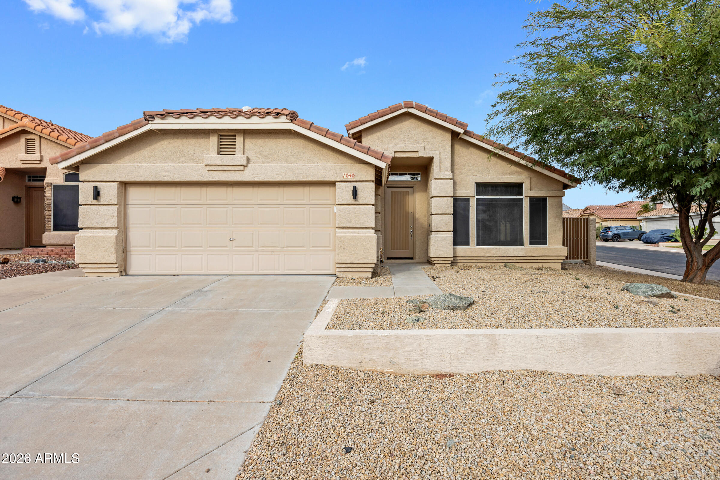 Properties 1 1040 E AMBERWOOD Drive