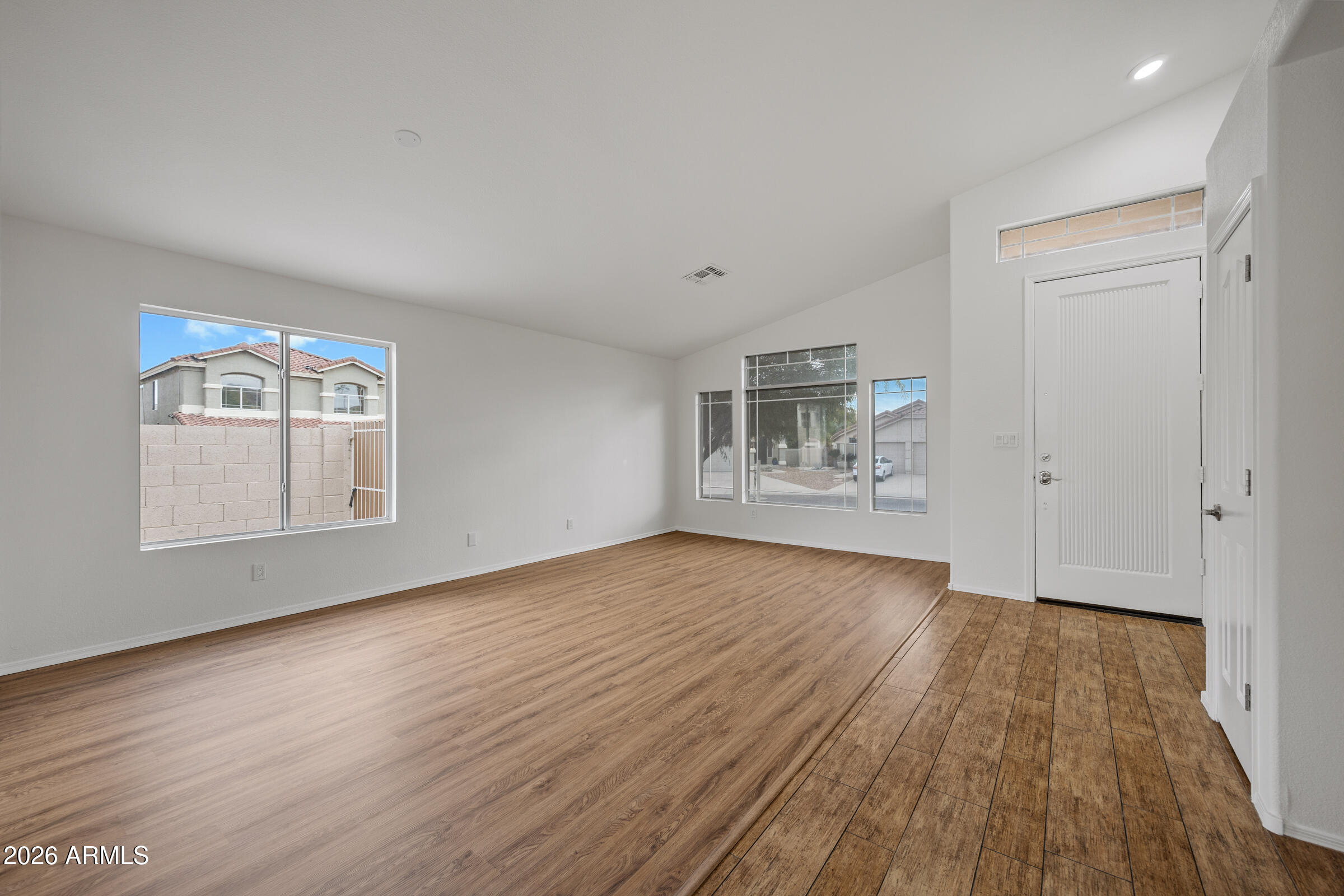 Properties 4 1040 E AMBERWOOD Drive