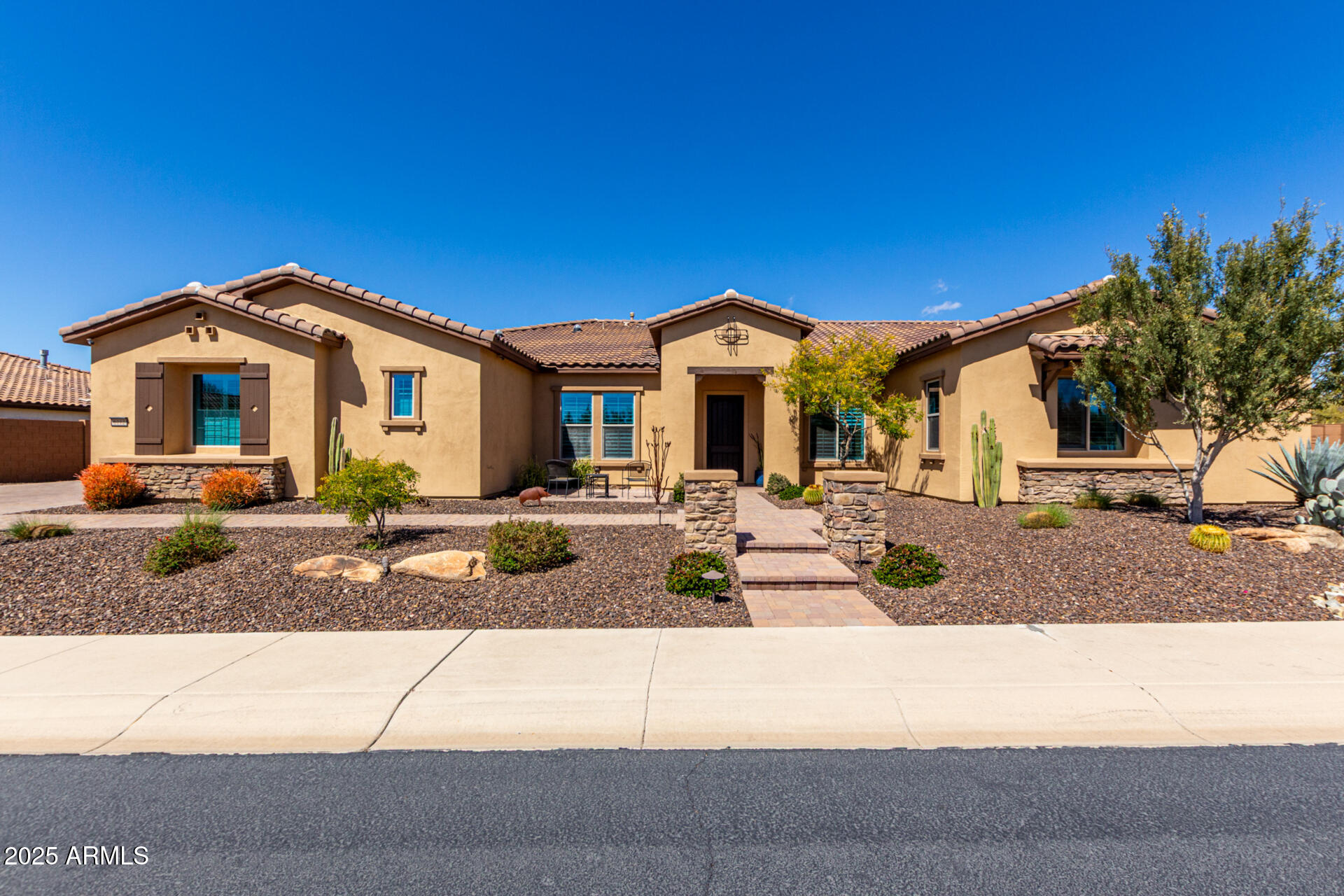6112 E CALLE DE POMPAS --