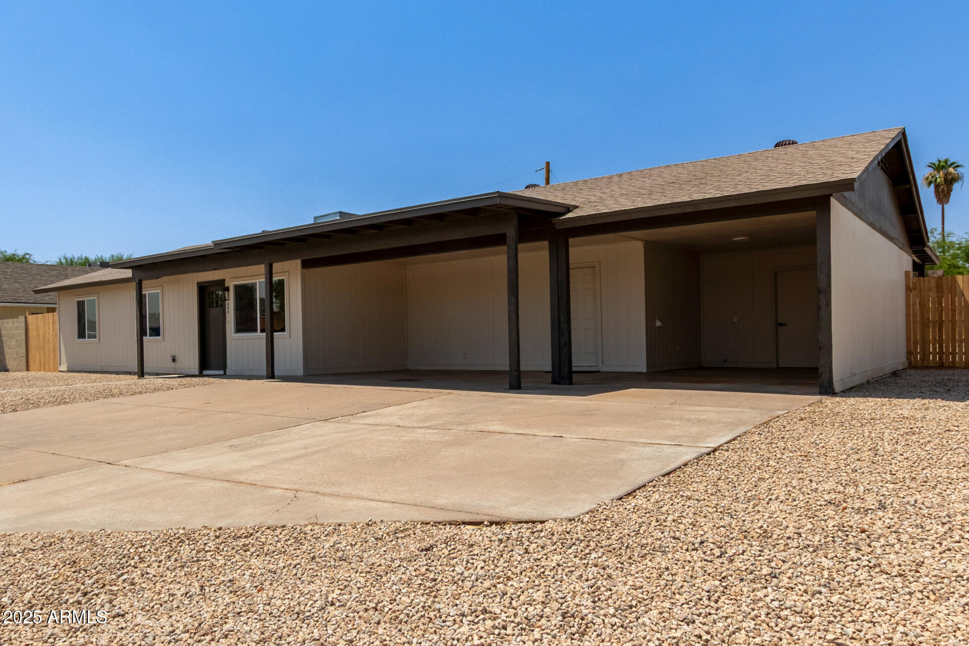 802 E NAVAJO Avenue