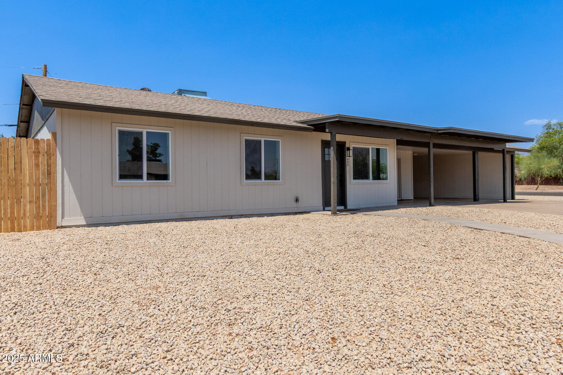 802 E NAVAJO Avenue