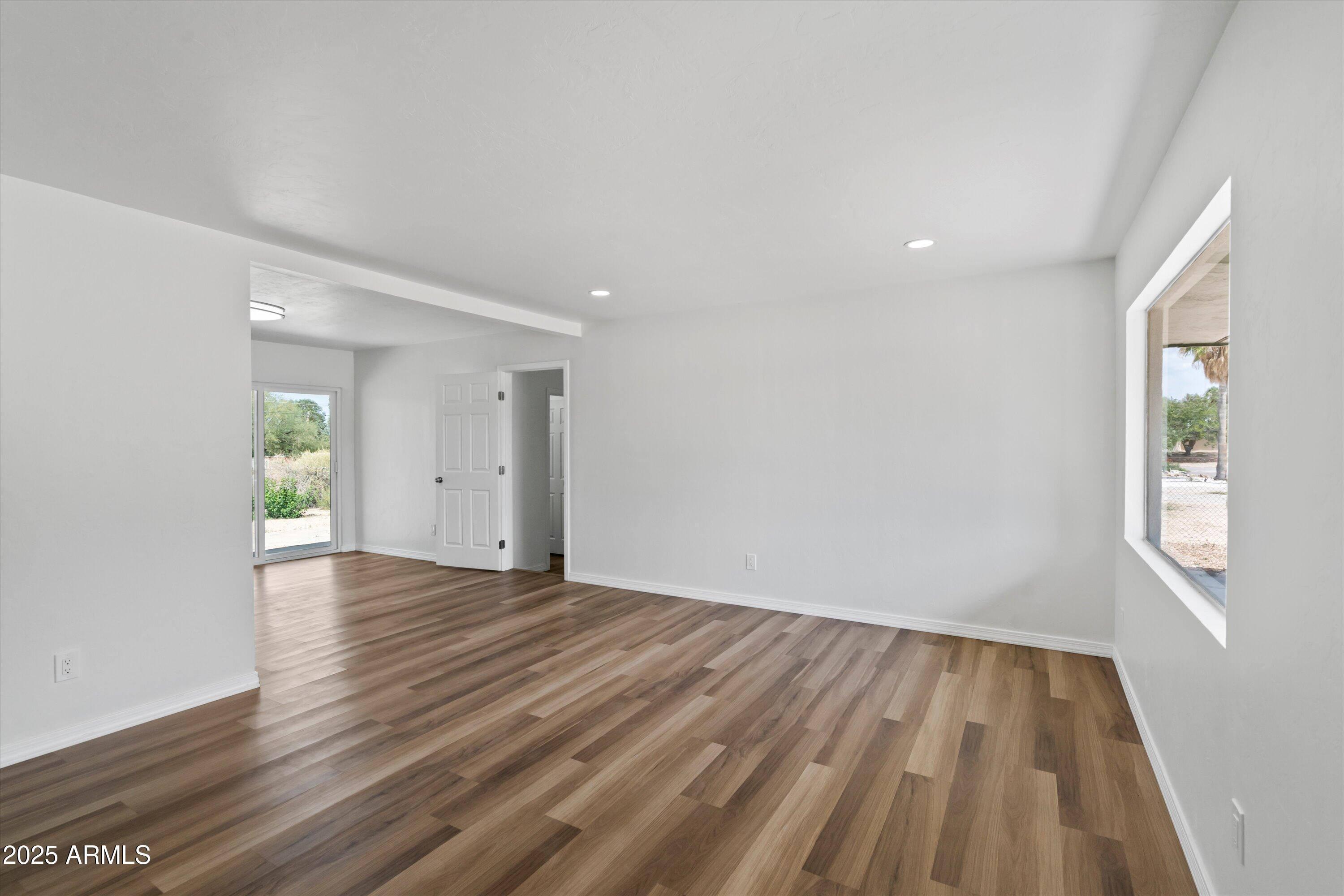 468 W DUANE Street