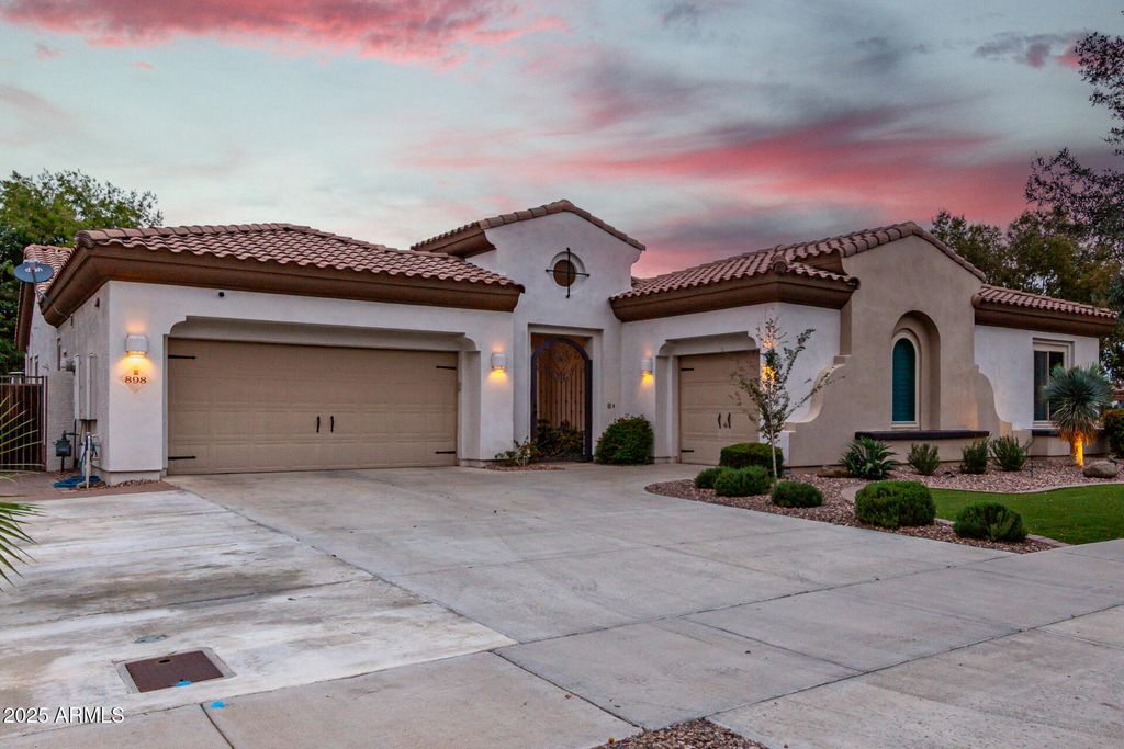 Photo of 898 W Grove Street, Litchfield Park, AZ 85340 (MLS # 6950137)